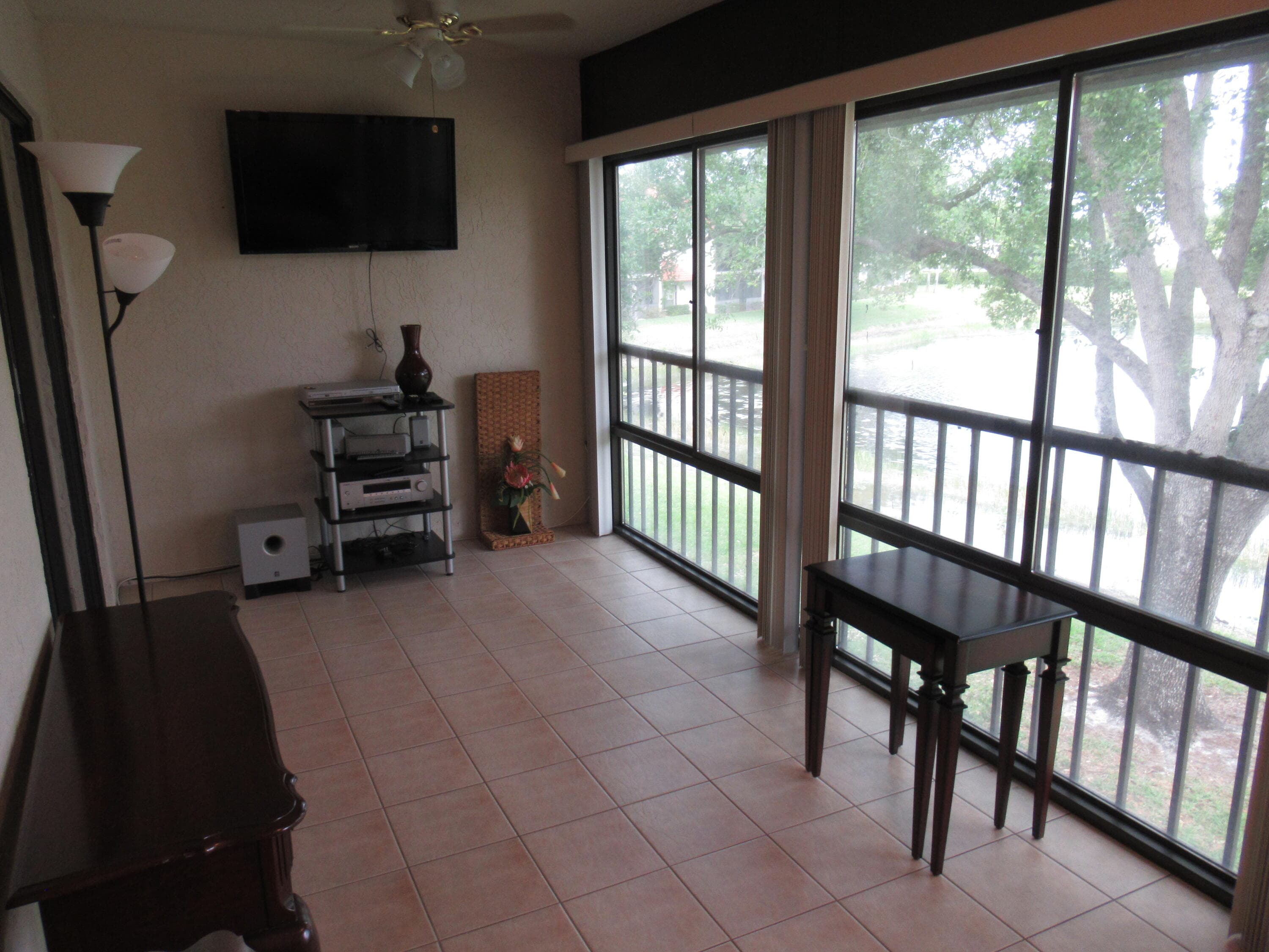 4 Lexington Lane E F, Palm Beach Gardens, FL 33418 — photo 6 of 13