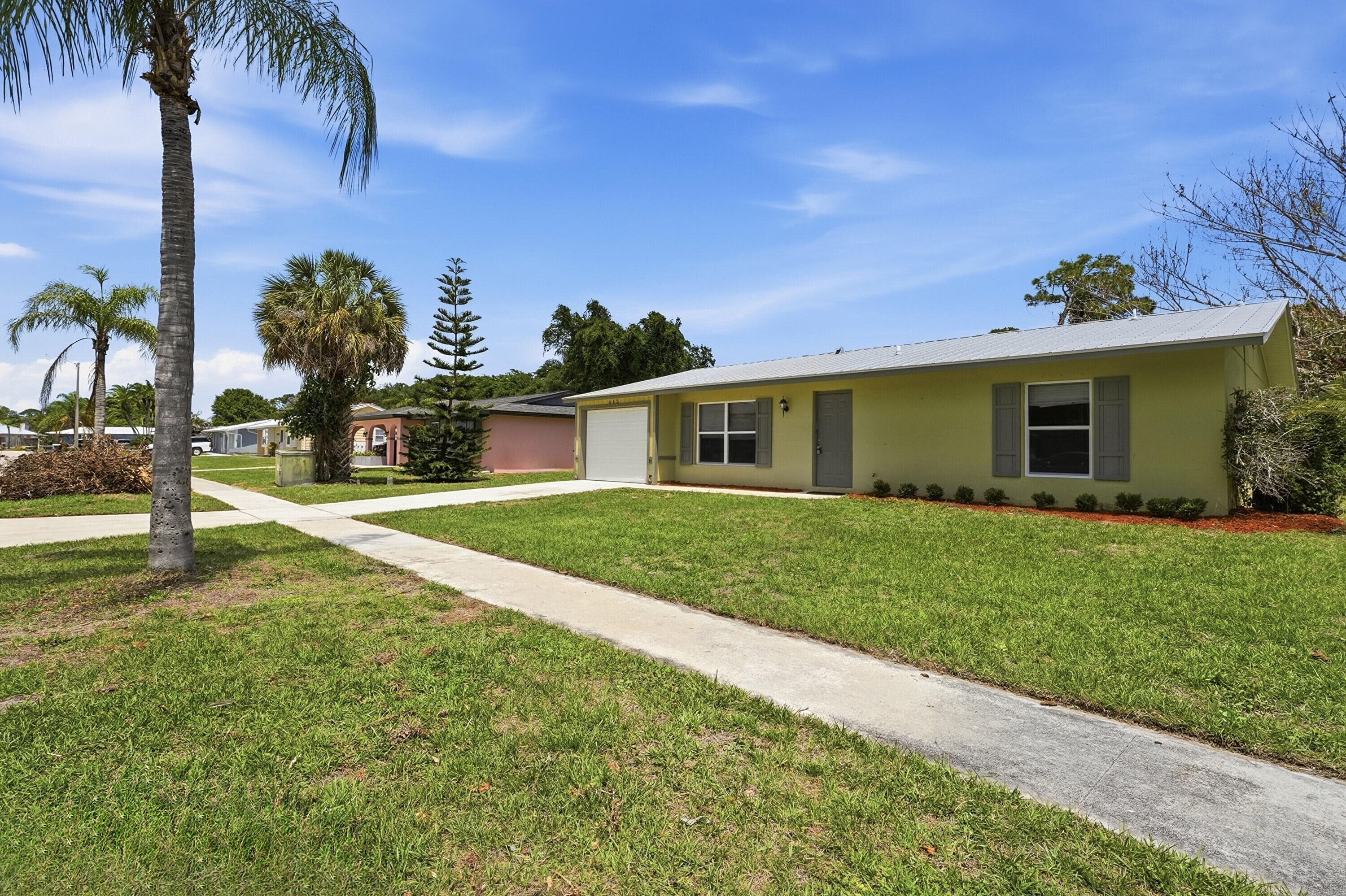 445 NE Armory Circle, Port St. Lucie, FL 34983 — photo 4 of 36