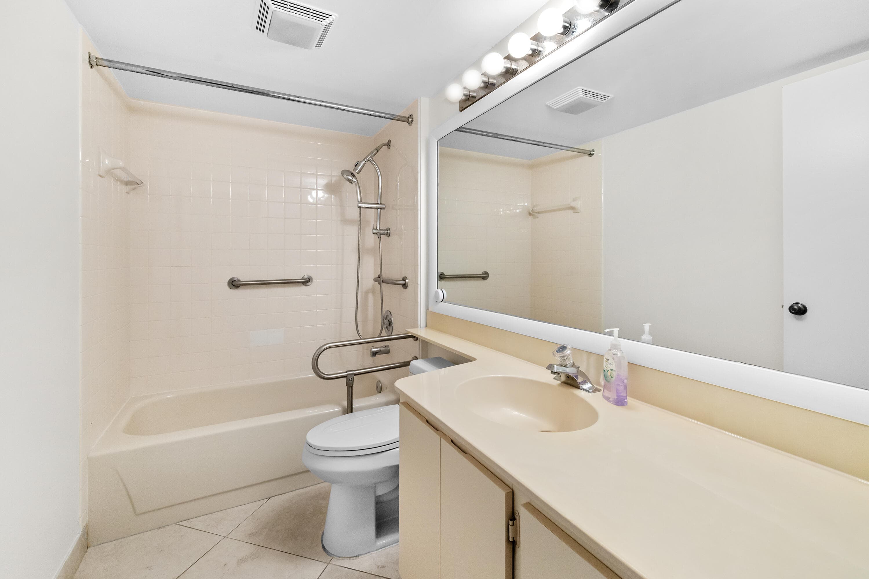 2561 Village Boulevard 103, West Palm Beach, FL 33409 — photo 24 of 38