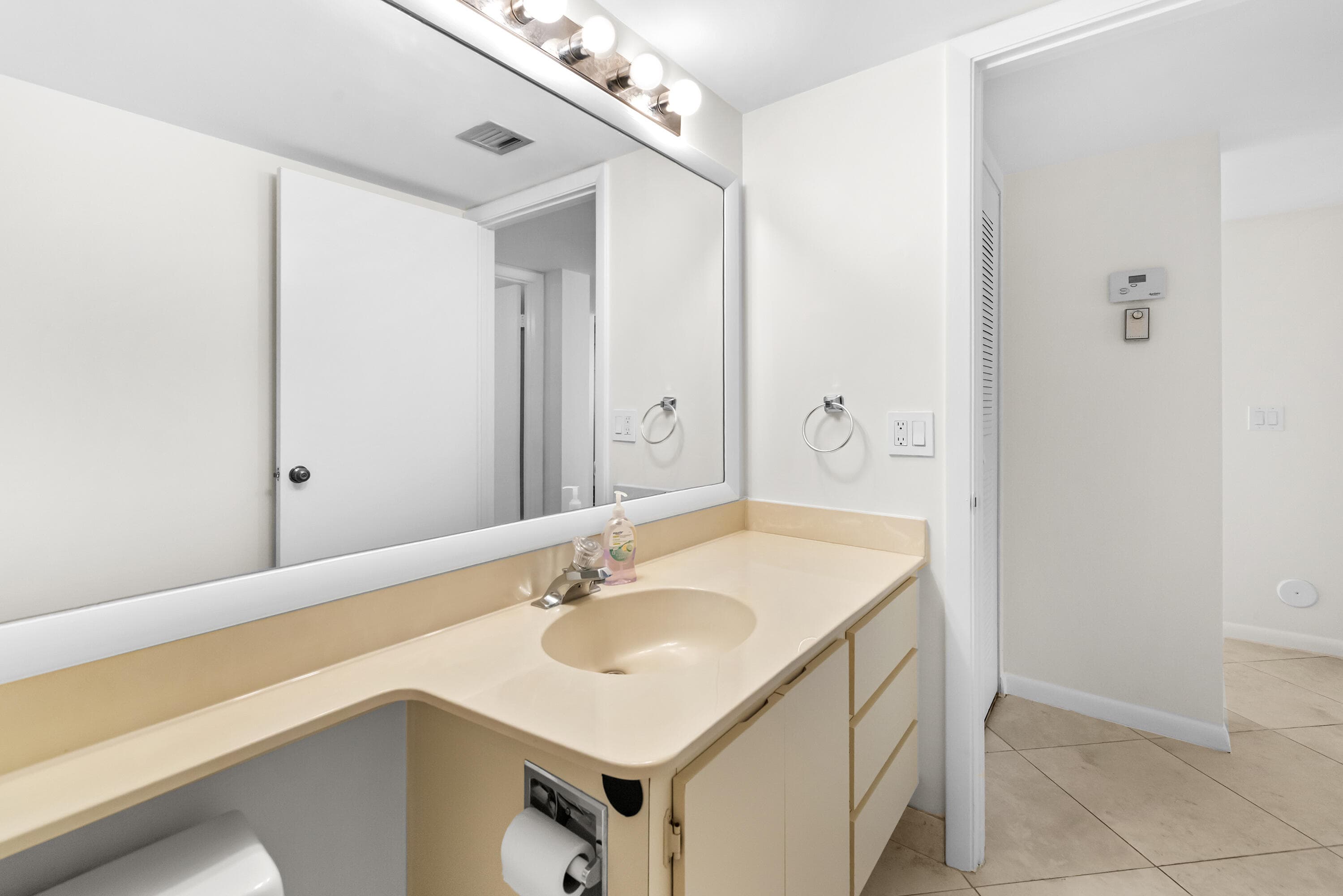 2561 Village Boulevard 103, West Palm Beach, FL 33409 — photo 25 of 38
