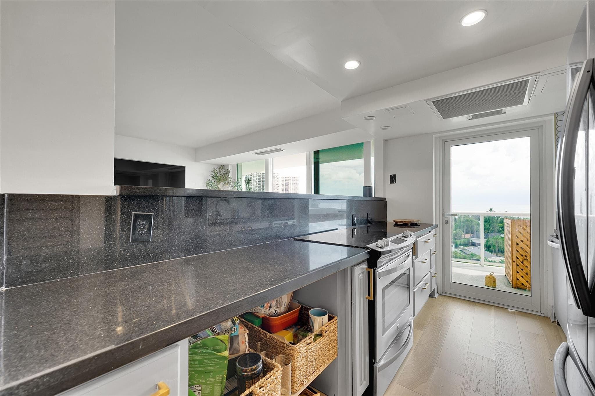 2841 N Ocean Boulevard 1004, Fort Lauderdale, FL 33308 — photo 12 of 47