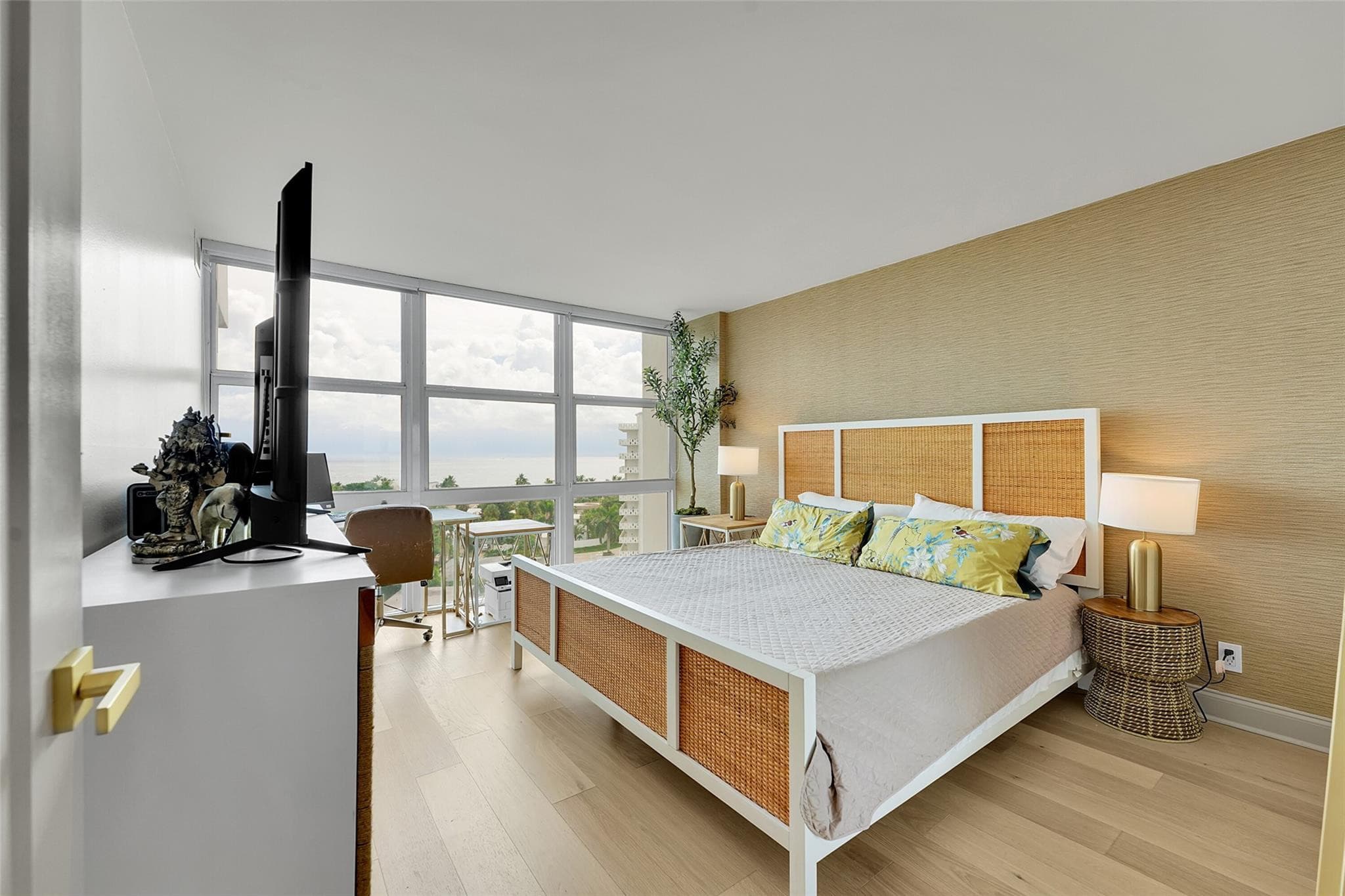 2841 N Ocean Boulevard 1004, Fort Lauderdale, FL 33308 — photo 19 of 47
