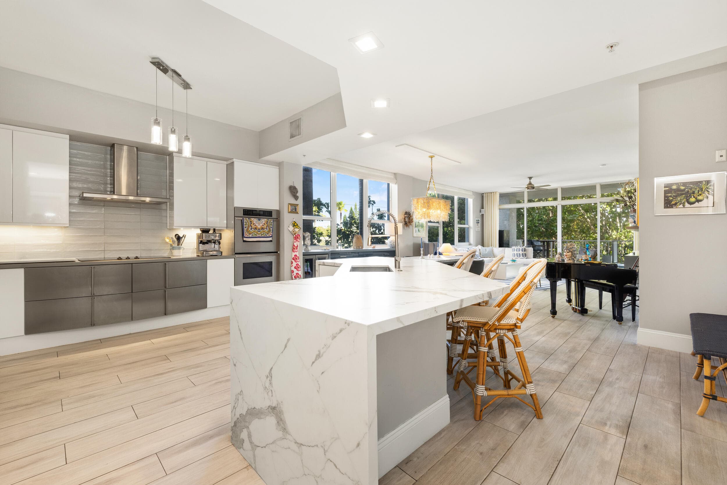 701 SE 21st Avenue 201, Deerfield Beach, FL 33441 — photo 1 of 36