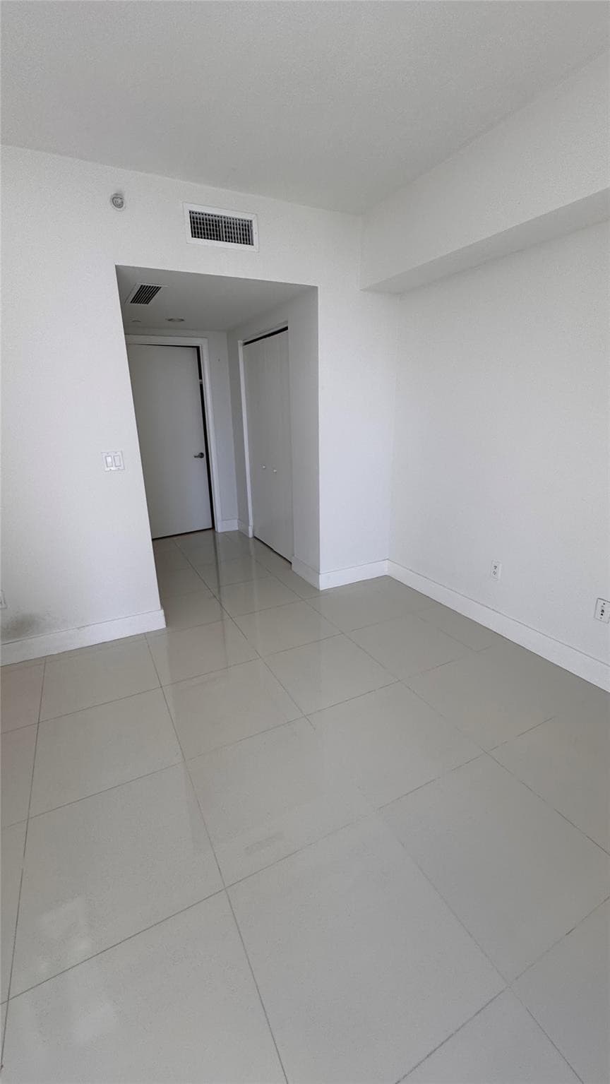 475 Brickell Avenue 4913, Miami, FL 33131 — photo 5 of 9