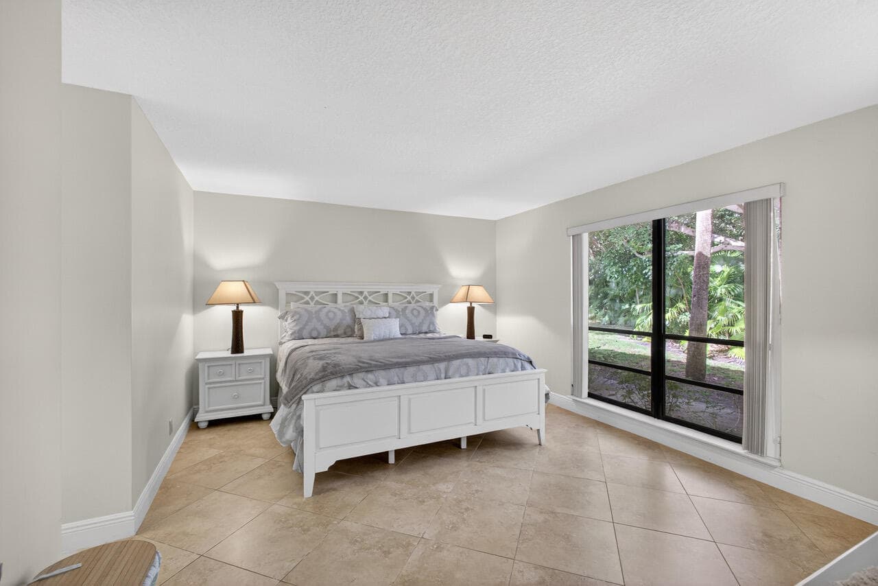112 Brackenwood Road, Palm Beach Gardens, FL 33418 — photo 12 of 32