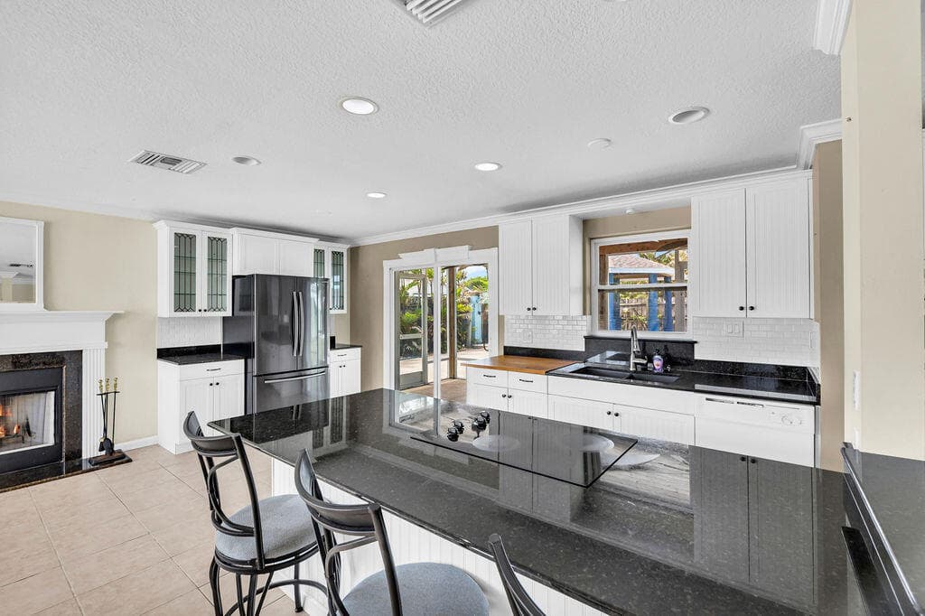 614 SE Flamingo Avenue, Stuart, FL 34996 — photo 12 of 53