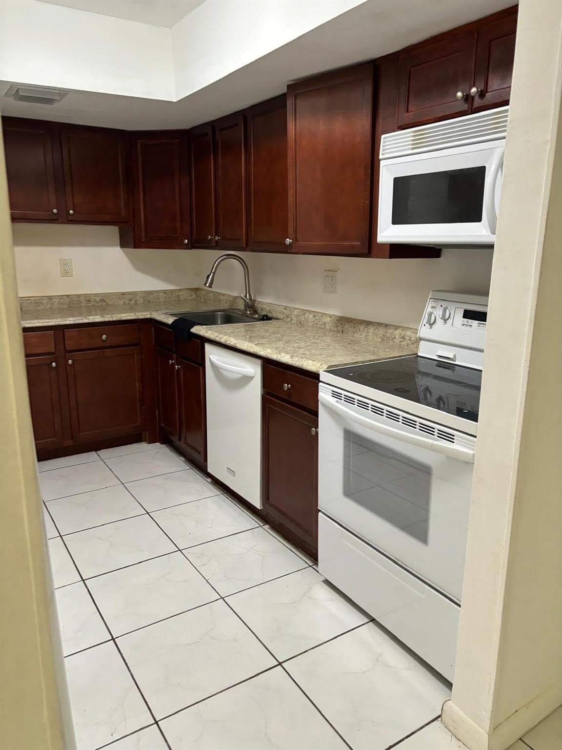 2148 NW 57th Avenue 14-e, Lauderhill, FL 33313 — photo 3 of 18