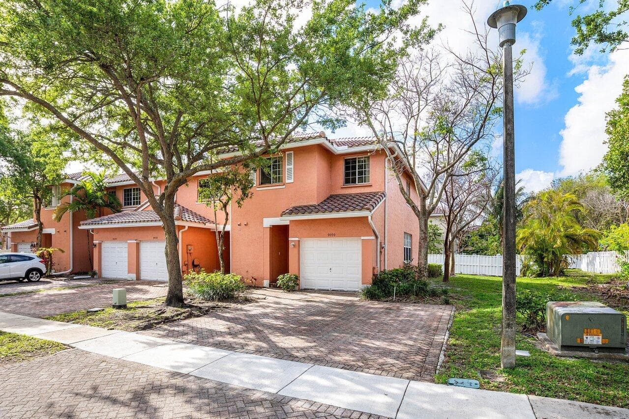 9090 NW 40th Place, Sunrise, FL 33351 — photo 2 of 25