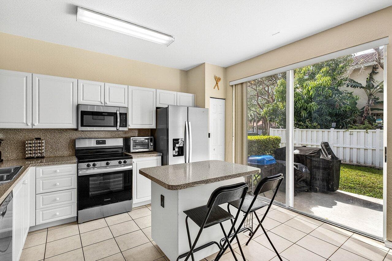 9090 NW 40th Place, Sunrise, FL 33351 — photo 7 of 25