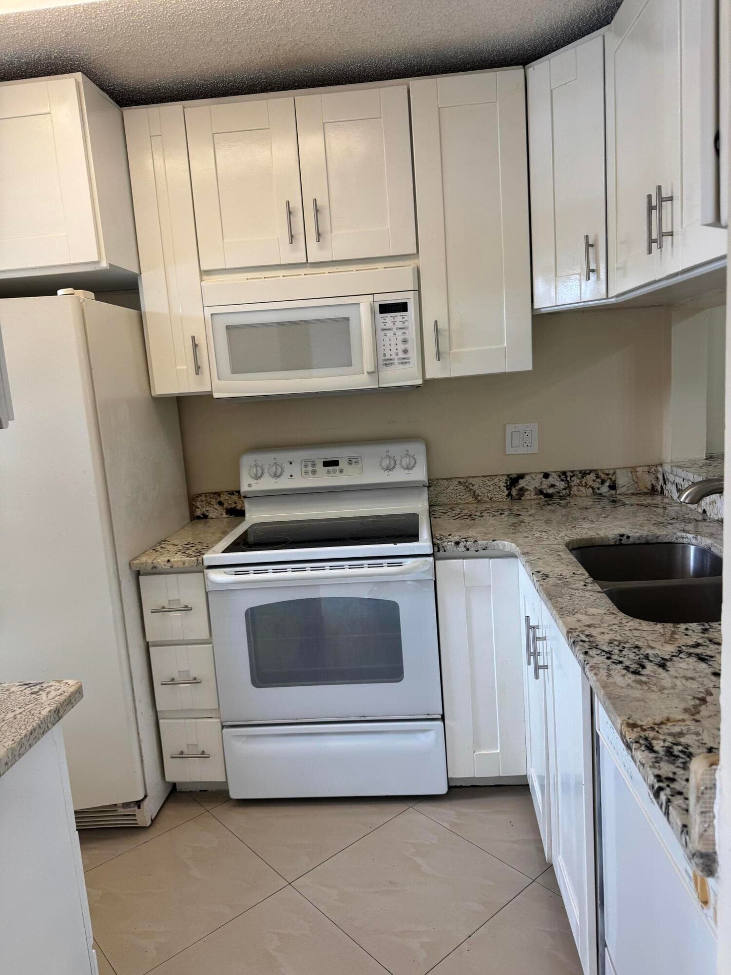 9921 Three Lakes Circle 9921, Boca Raton, FL 33428 — photo 5 of 46