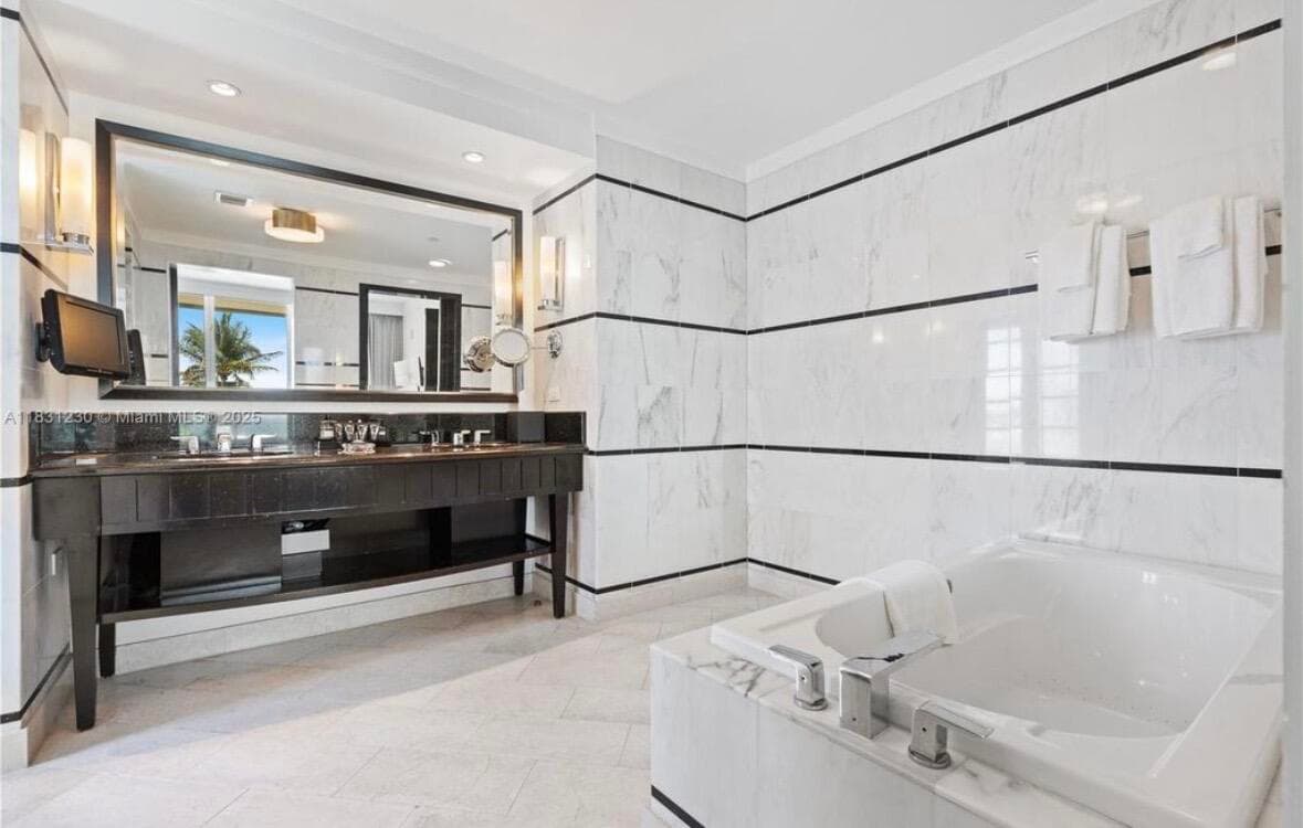 4391 Collins Avenue Unit 623, Miami Beach, FL 33140 — photo 13 of 24