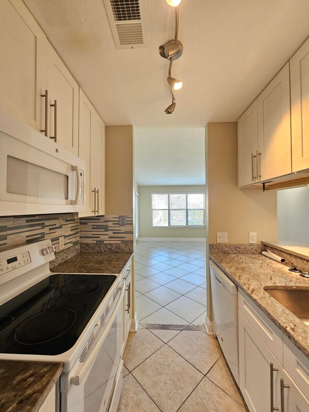 2317 N Congress Avenue 33, Boynton Beach, FL 33426 — photo 10 of 20