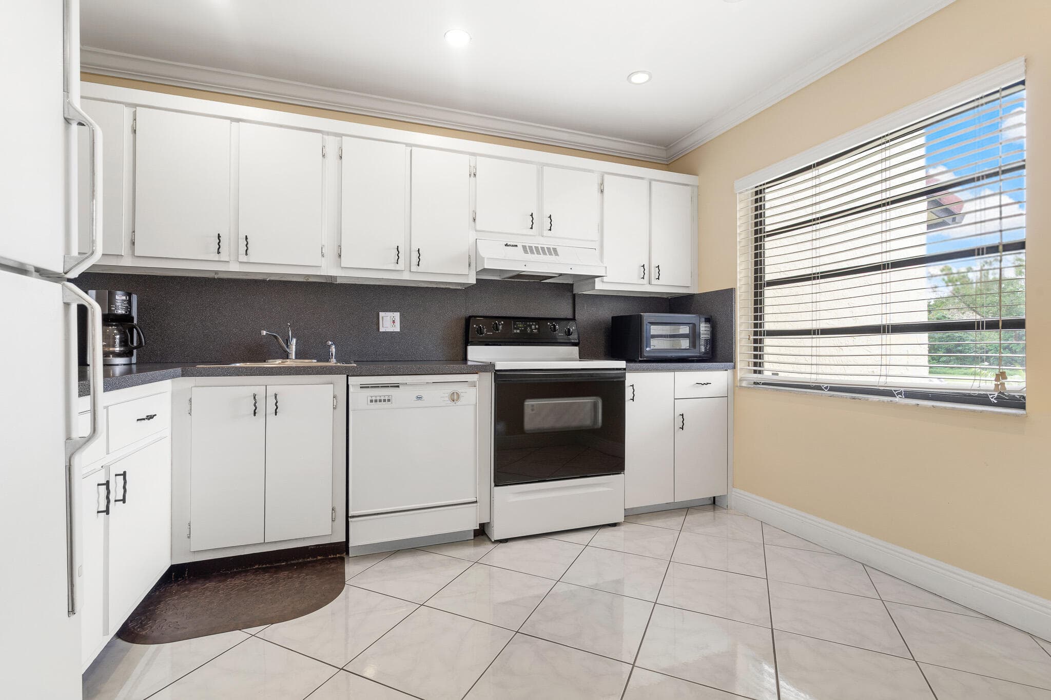 21218 Lago Circle H, Boca Raton, FL 33433 — photo 13 of 43