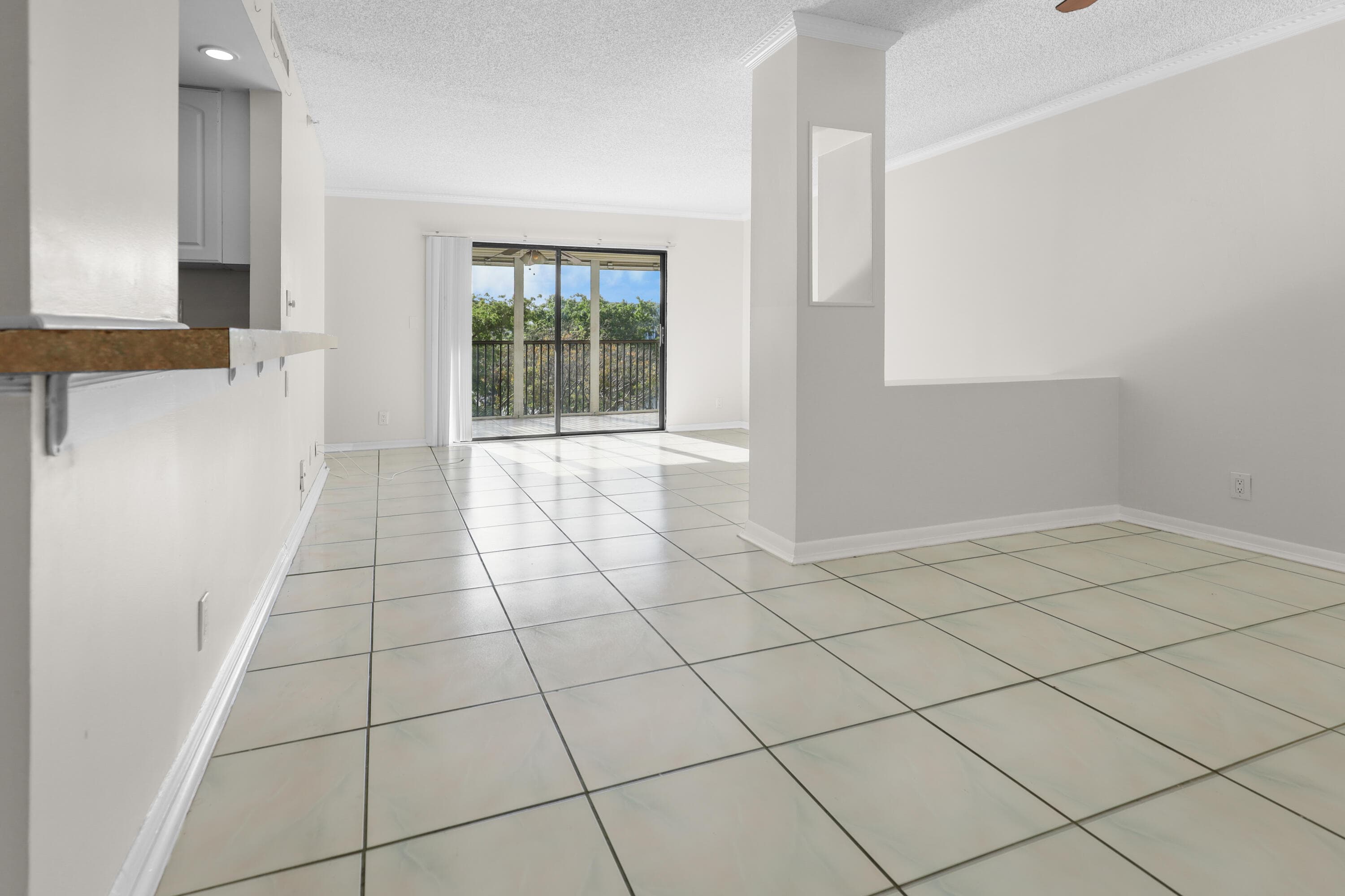 2112 S Cypress Bend Drive 404, Pompano Beach, FL 33069 — photo 3 of 24