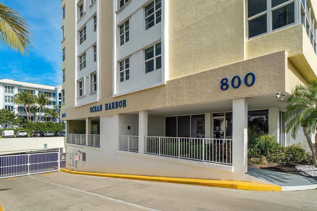 800 SE 20th Avenue 407, Deerfield Beach, FL 33441 — photo 1 of 31