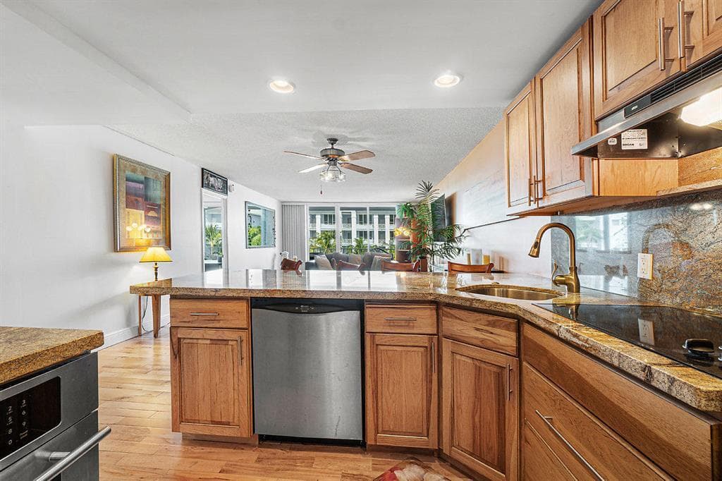 800 SE 20th Avenue 407, Deerfield Beach, FL 33441 — photo 4 of 31