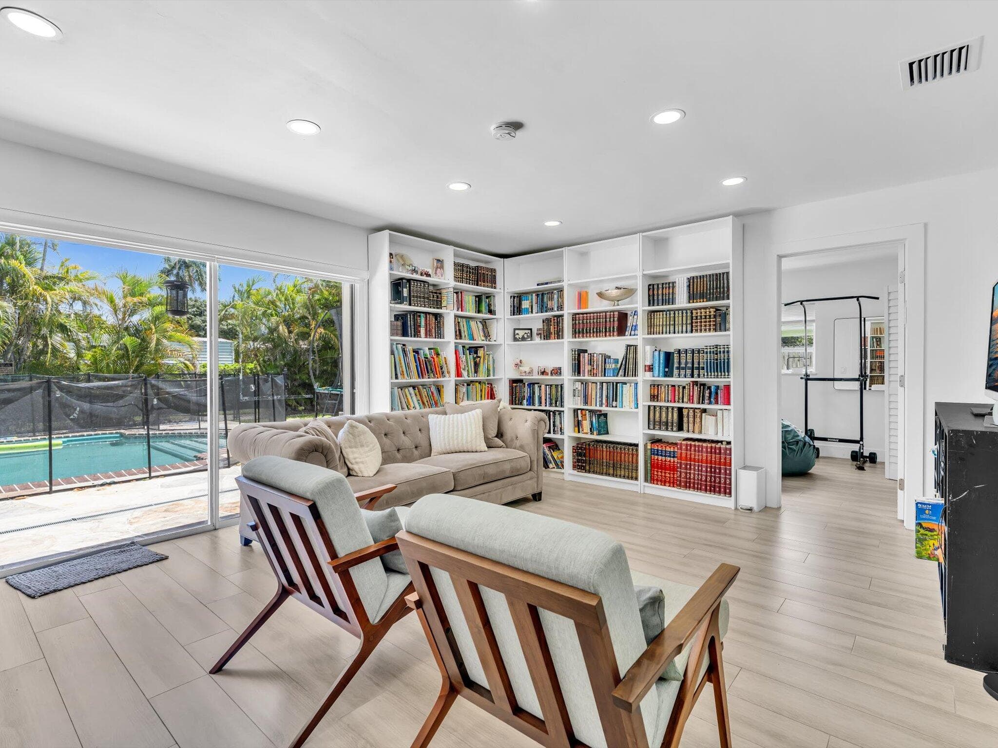 2003 N 42nd Avenue, Hollywood, FL 33021 — photo 4 of 49