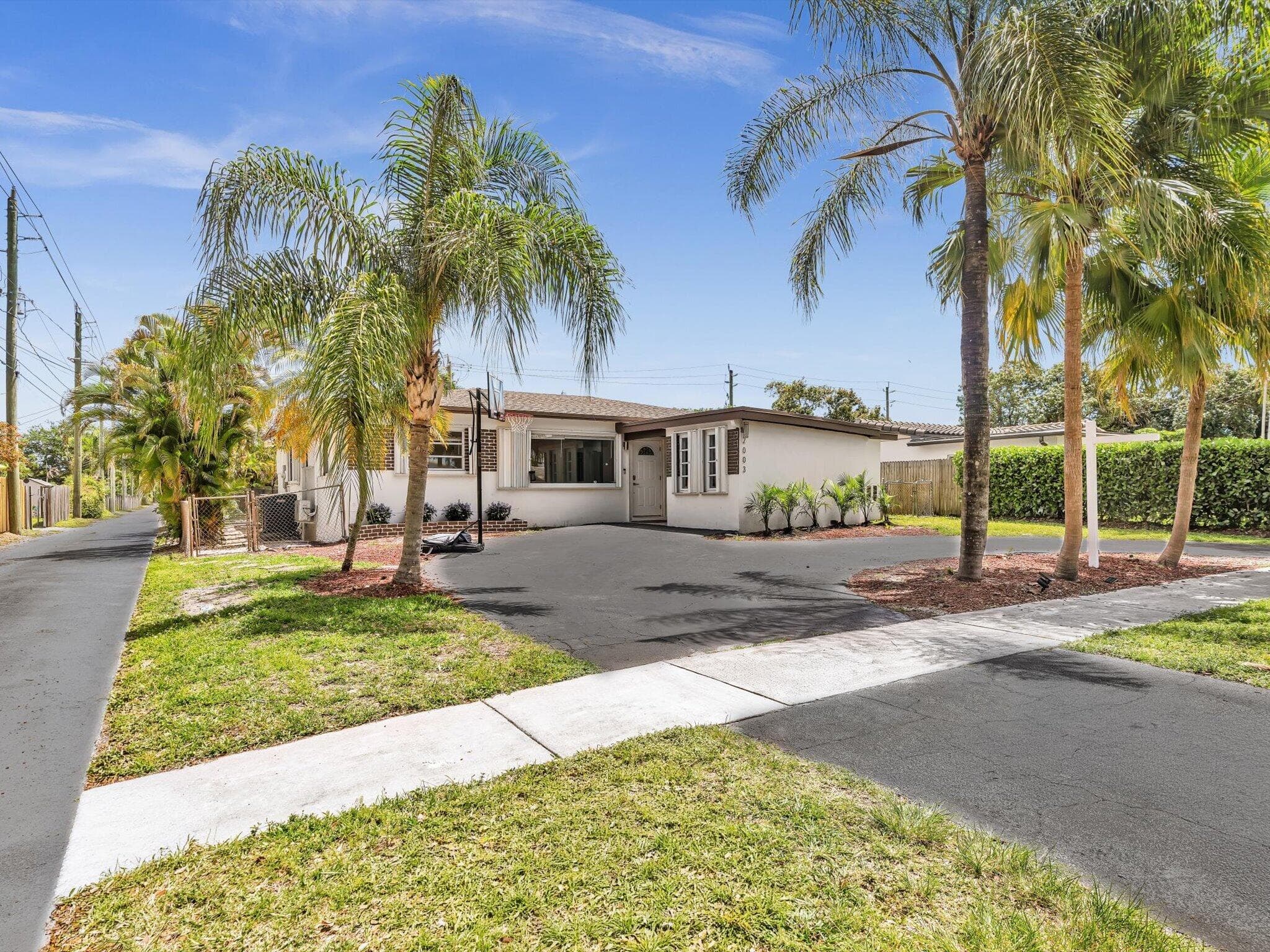 2003 N 42nd Avenue, Hollywood, FL 33021 — photo 37 of 49