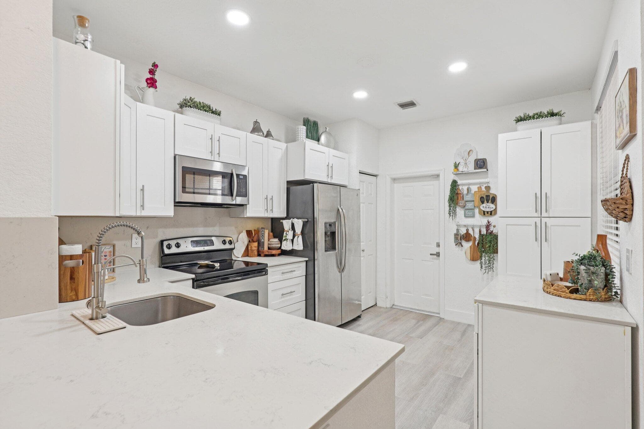 3875 Tree Top Drive, Weston, FL 33332 — photo 4 of 51