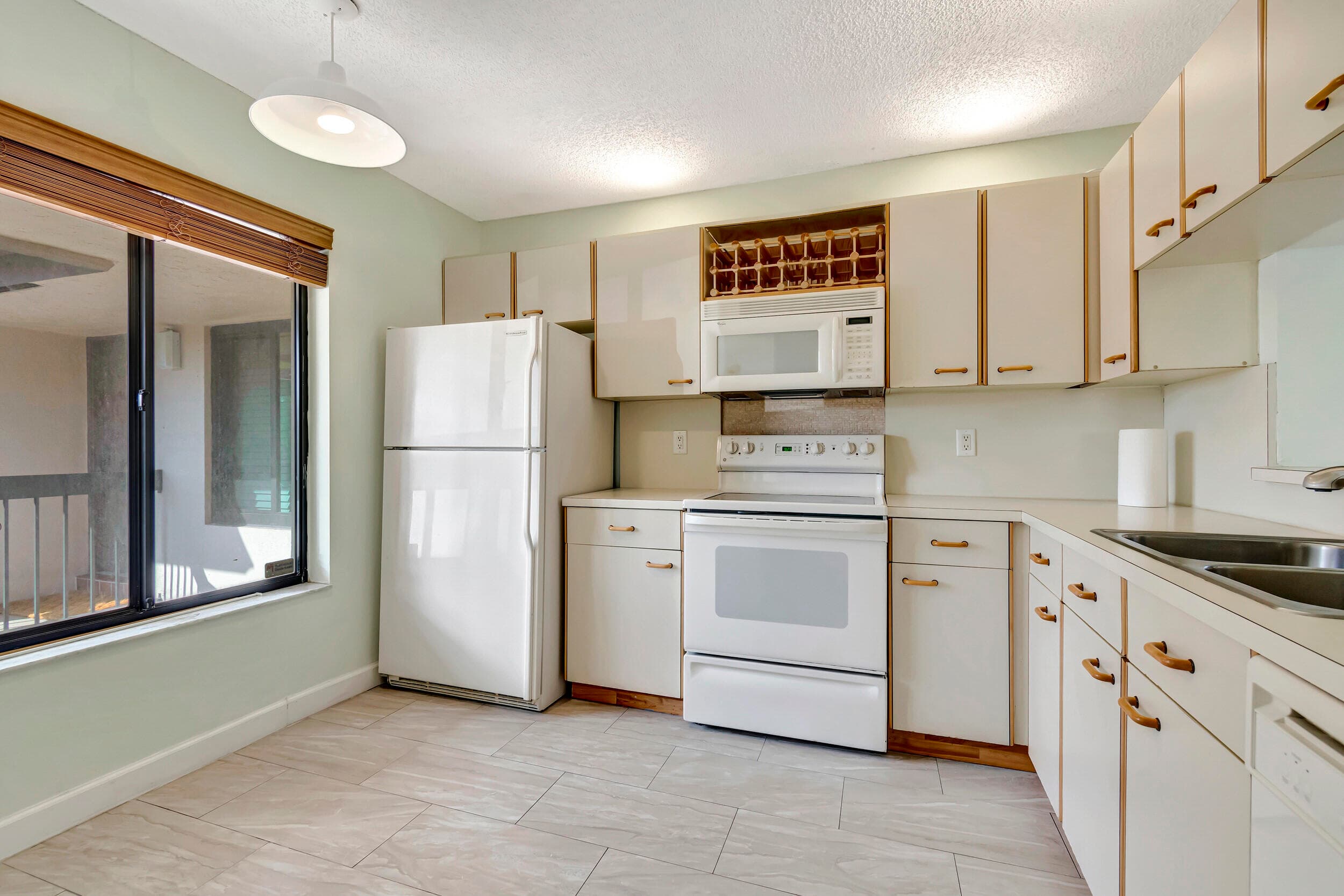 351 Club Circle 207, Boca Raton, FL 33487 — photo 10 of 28