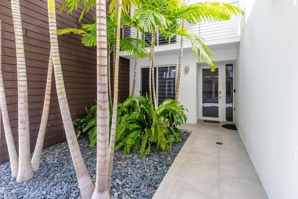 700 NE 14th Avenue 208, Fort Lauderdale, FL 33304 — photo 3 of 62