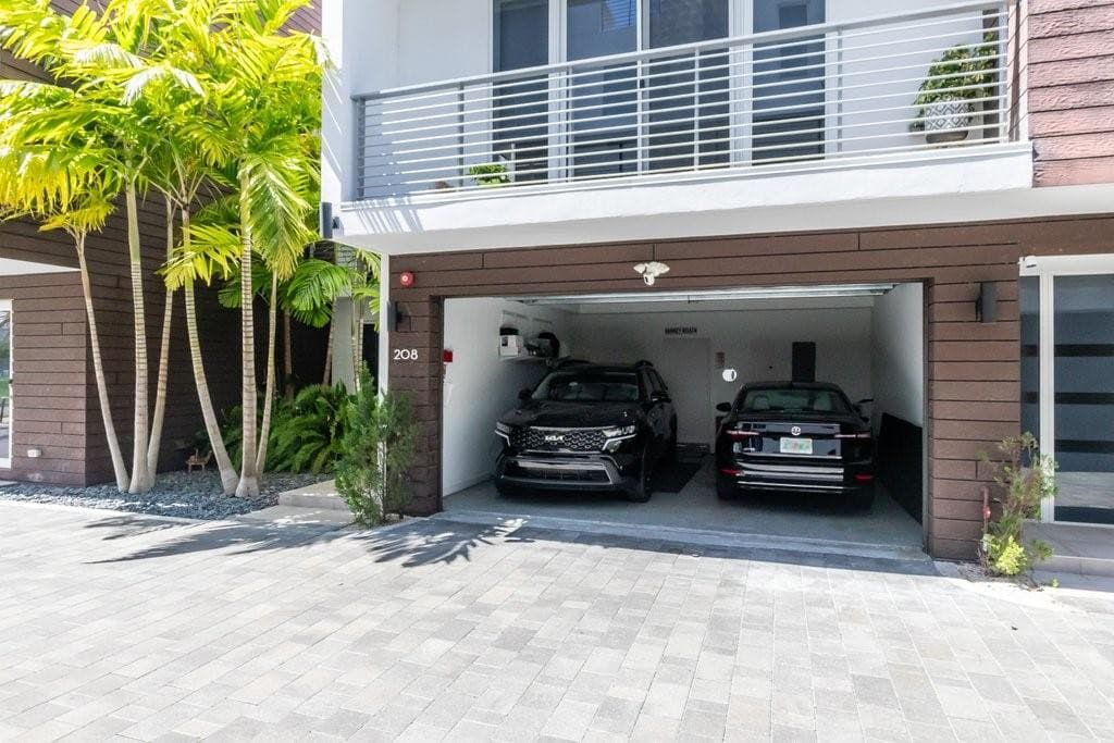 700 NE 14th Avenue 208, Fort Lauderdale, FL 33304 — photo 5 of 62