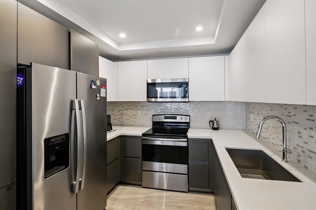 700 NE 14th Avenue 208, Fort Lauderdale, FL 33304 — photo 12 of 62