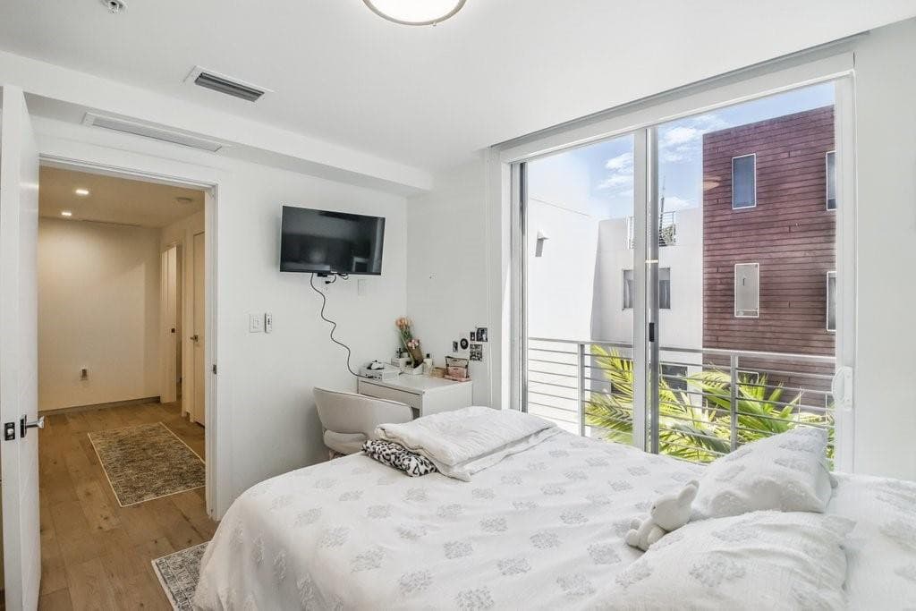 700 NE 14th Avenue 208, Fort Lauderdale, FL 33304 — photo 27 of 62