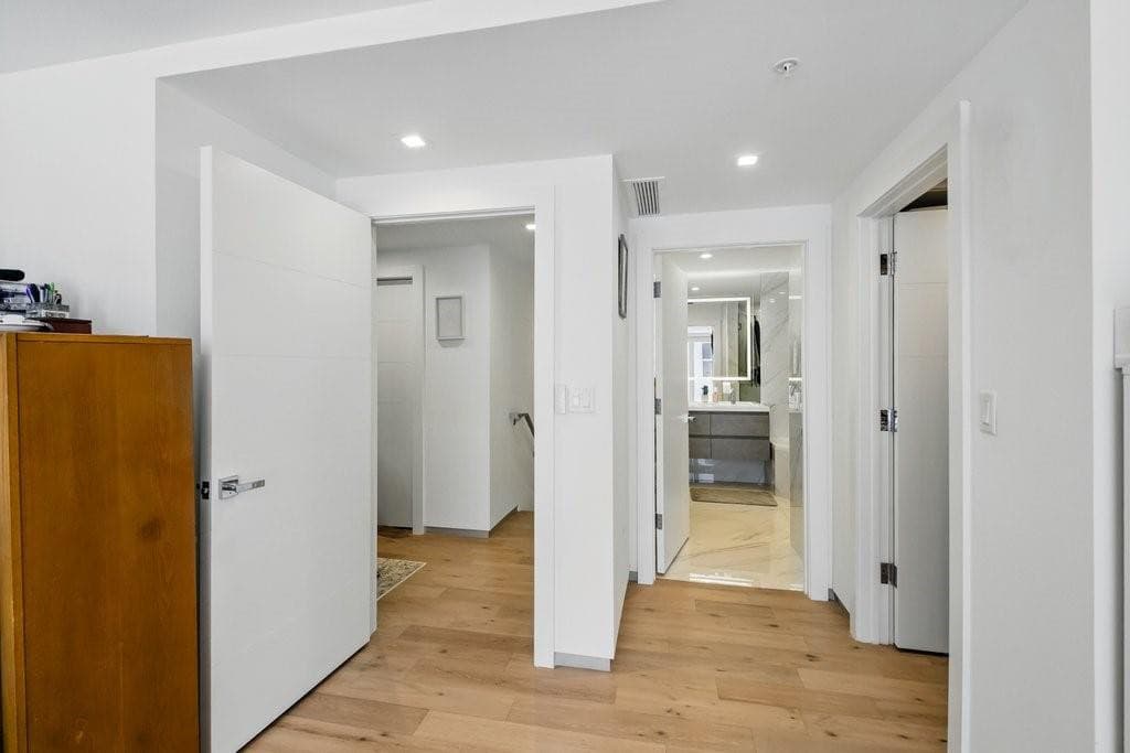 700 NE 14th Avenue 208, Fort Lauderdale, FL 33304 — photo 32 of 62