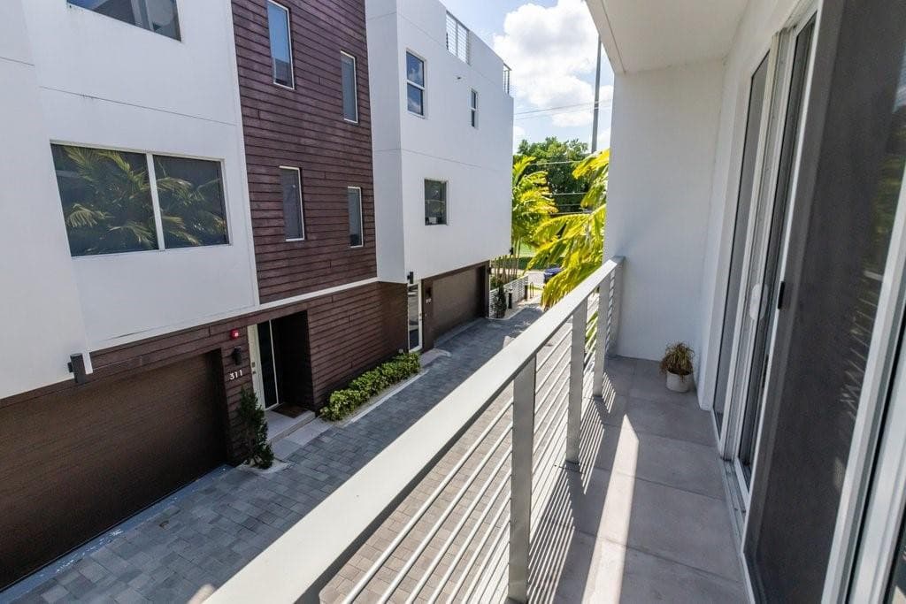 700 NE 14th Avenue 208, Fort Lauderdale, FL 33304 — photo 48 of 62