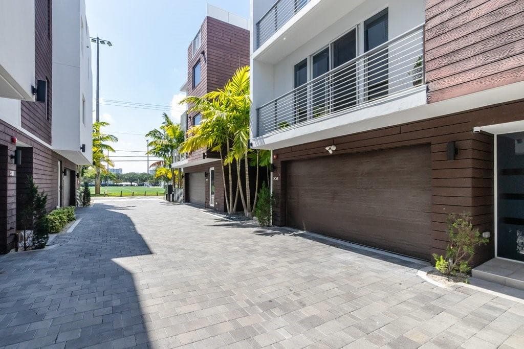 700 NE 14th Avenue 208, Fort Lauderdale, FL 33304 — photo 50 of 62