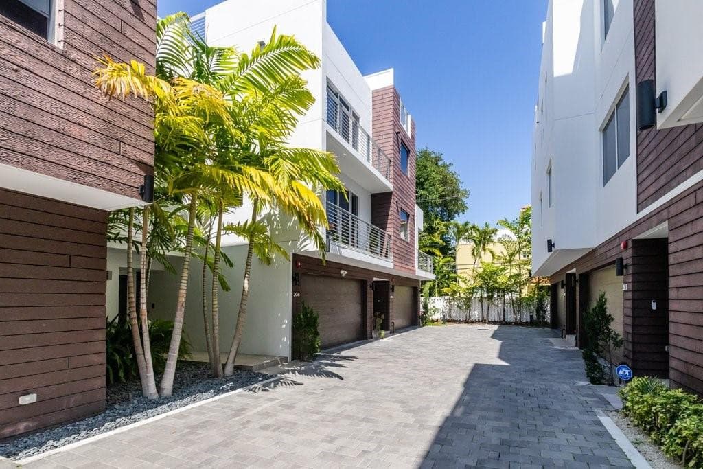 700 NE 14th Avenue 208, Fort Lauderdale, FL 33304 — photo 57 of 62