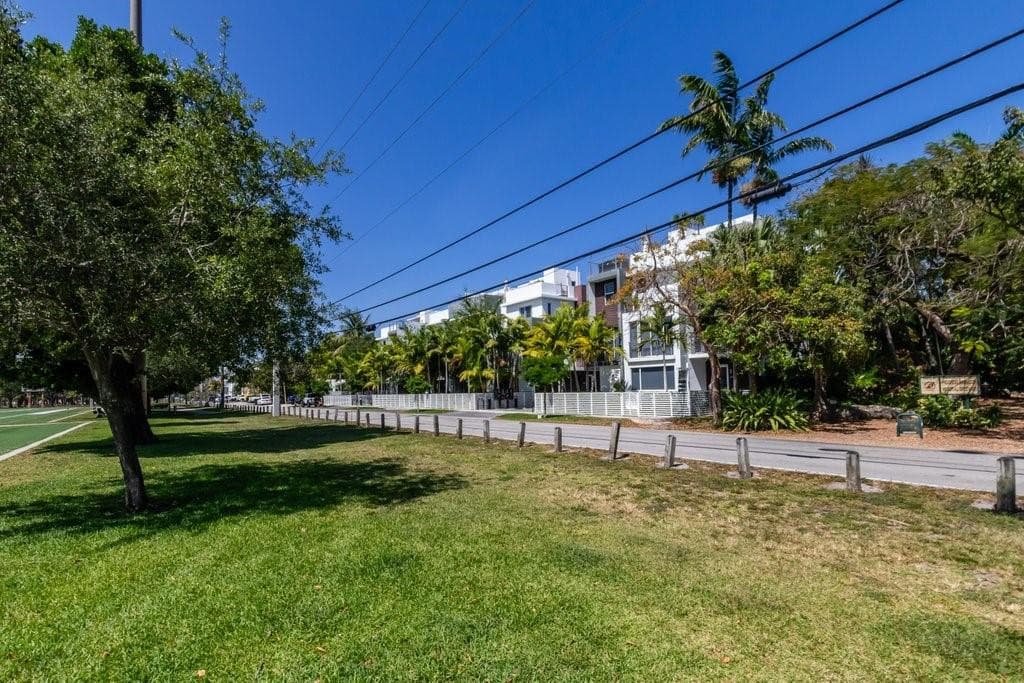 700 NE 14th Avenue 208, Fort Lauderdale, FL 33304 — photo 61 of 62