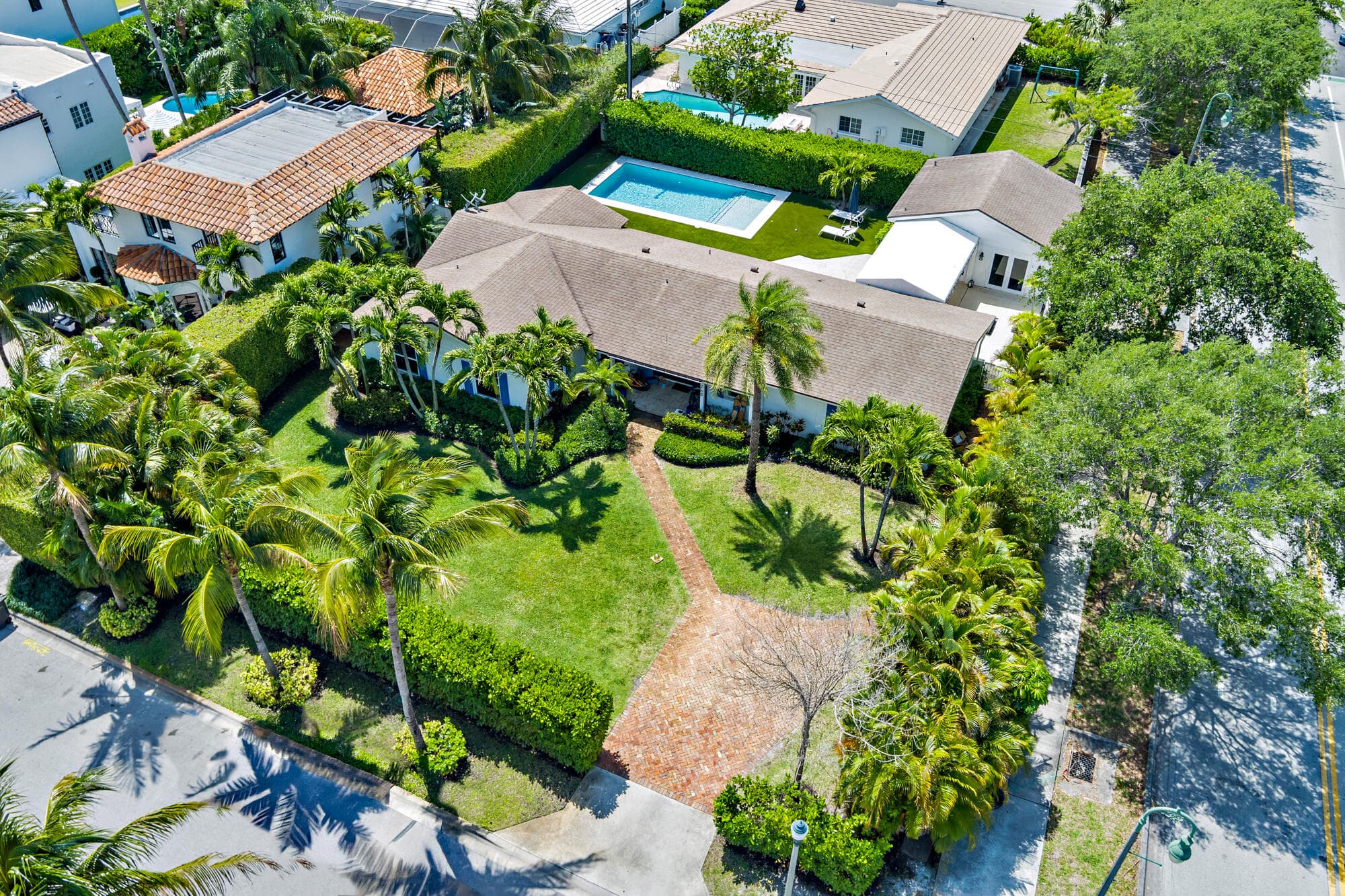 260 E Lakewood Road, West Palm Beach, FL 33405 — photo 5 of 15
