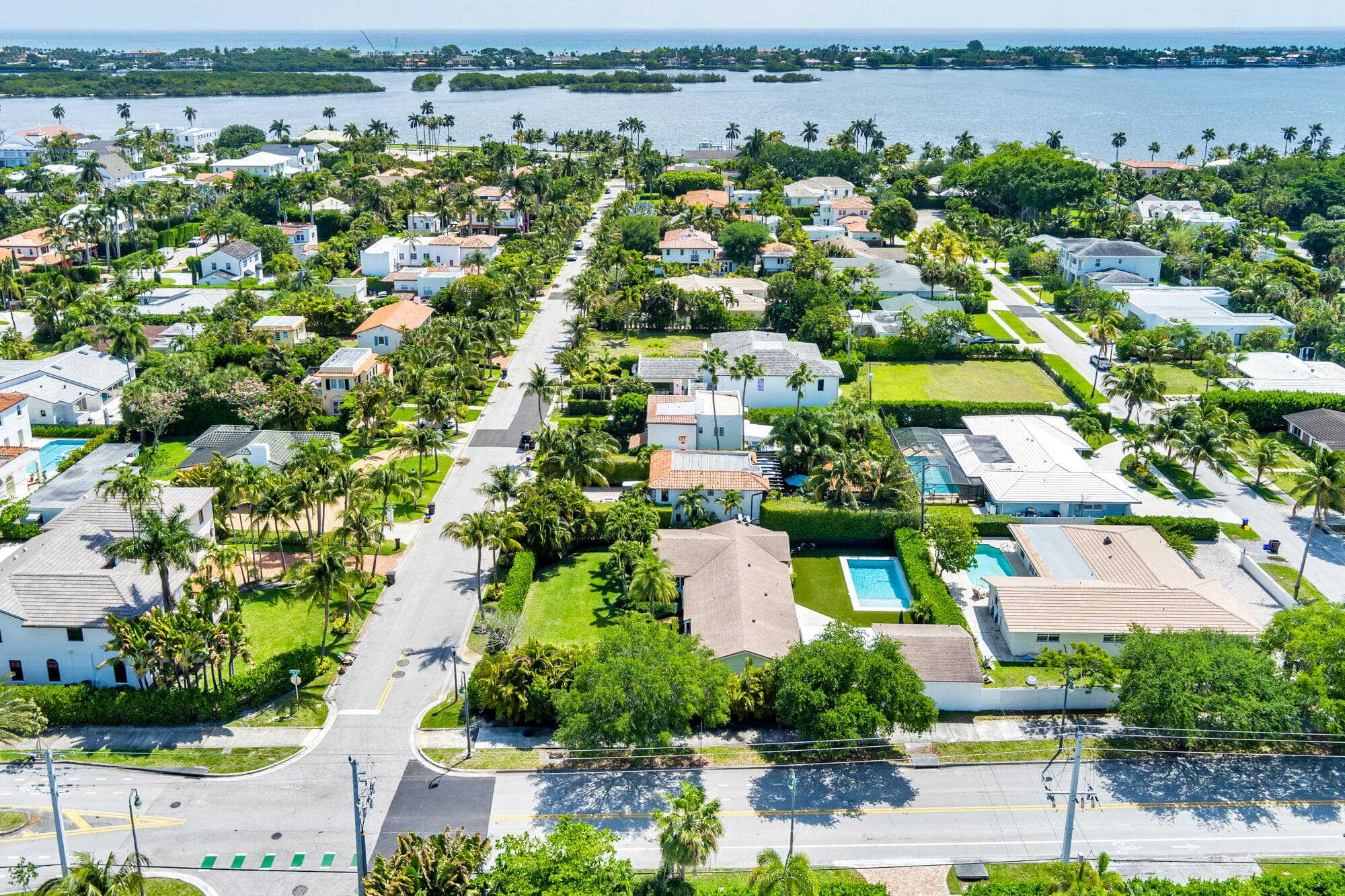 260 E Lakewood Road, West Palm Beach, FL 33405 — photo 10 of 15