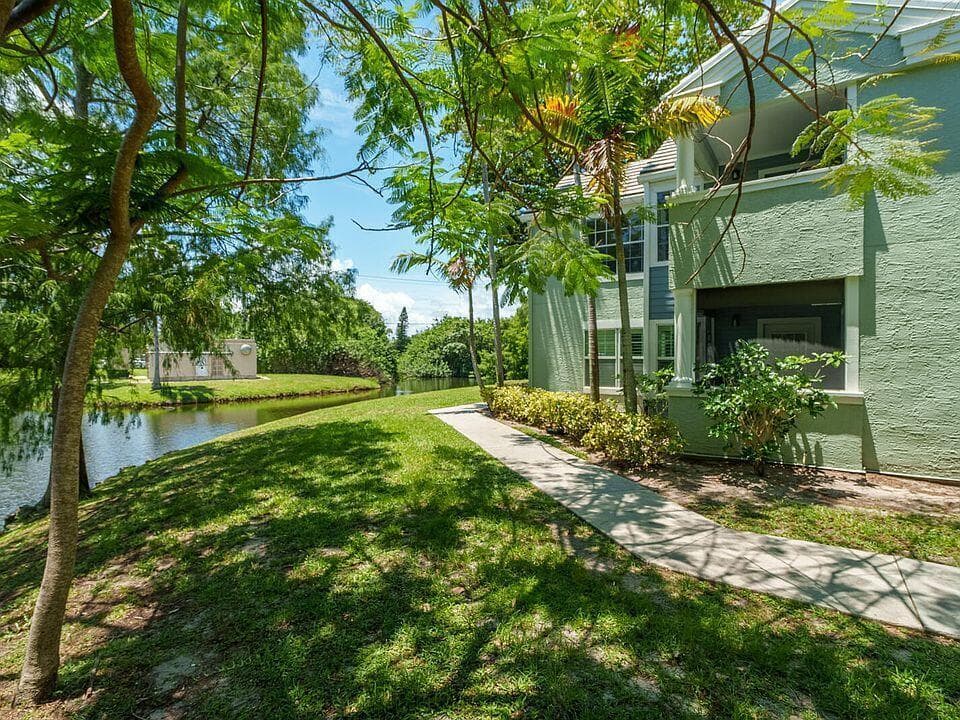 1050 Crystal Way L, Delray Beach, FL 33444 — photo 12 of 13