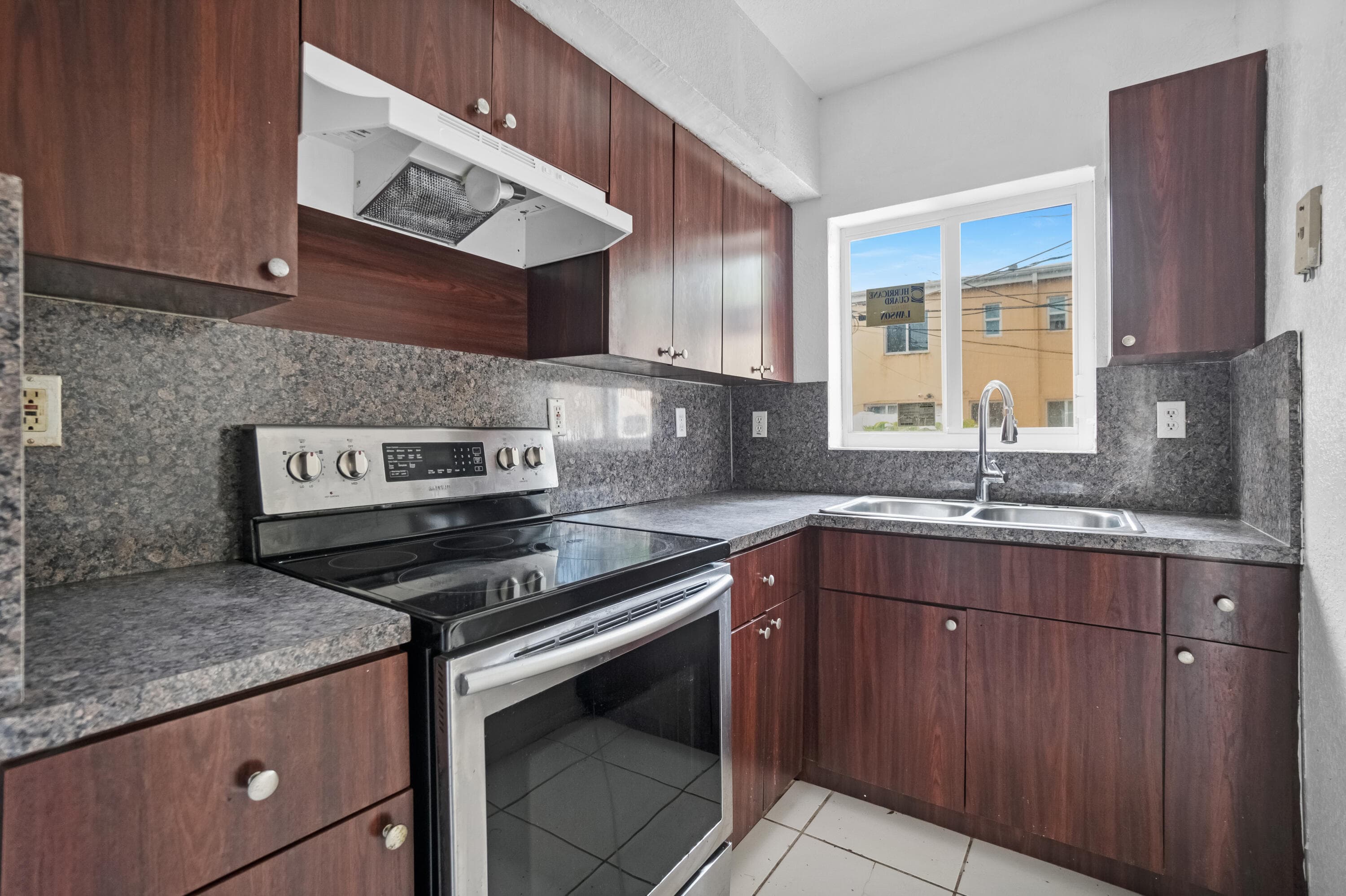 306 NW 84th Terrace 306, Miami, FL 33150 — photo 5 of 43