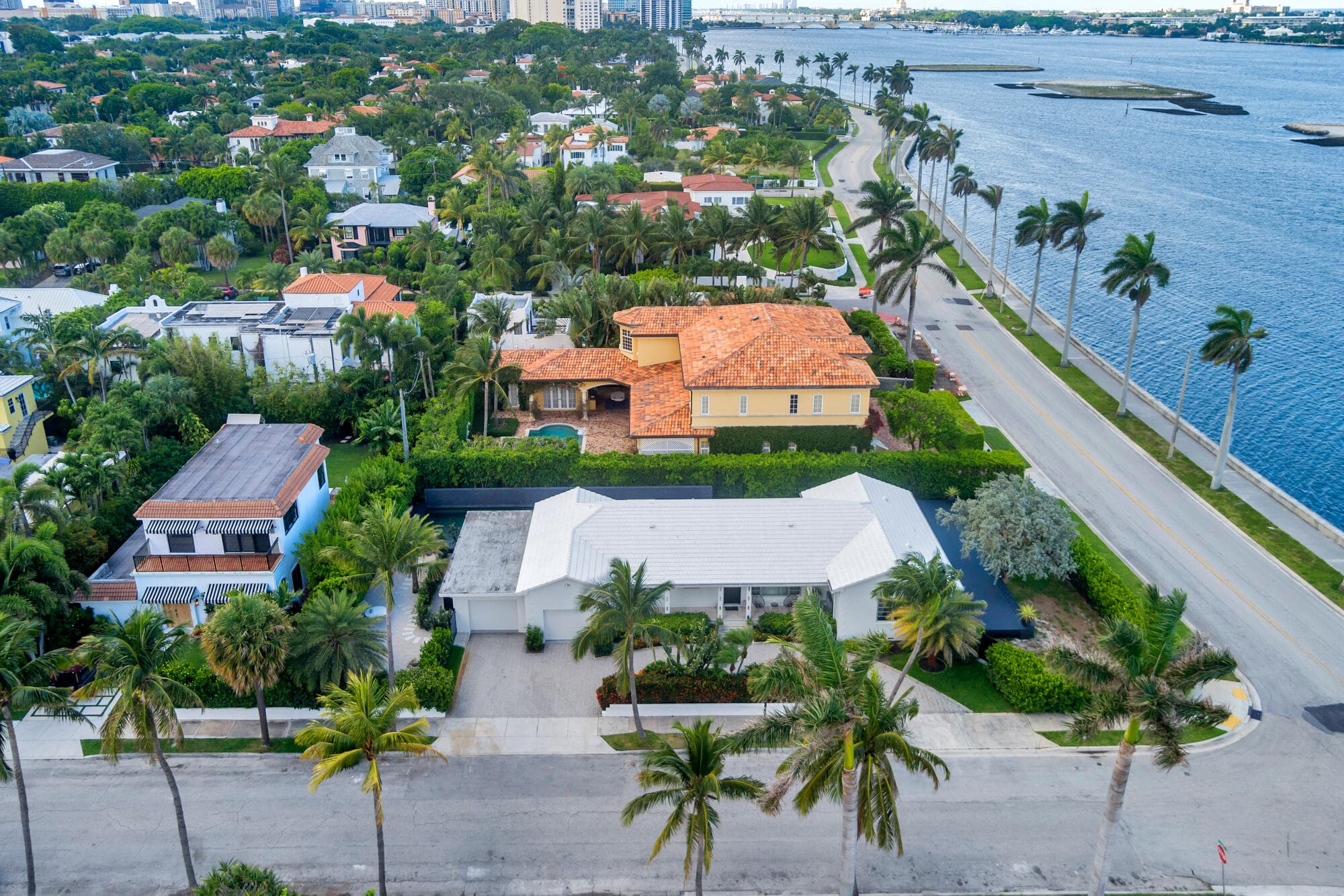 185 Almeria Road, West Palm Beach, FL 33405 — photo 2 of 12