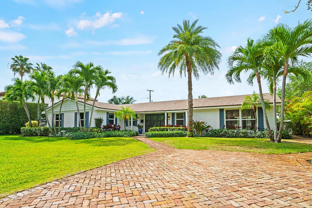 260 E Lakewood Road, West Palm Beach, FL 33405 — photo 2 of 48