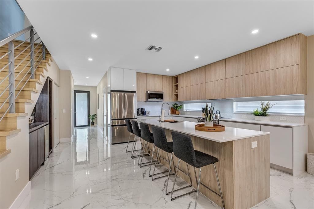 811 SW 10th Terrace, Fort Lauderdale, FL 33315 — photo 8 of 41