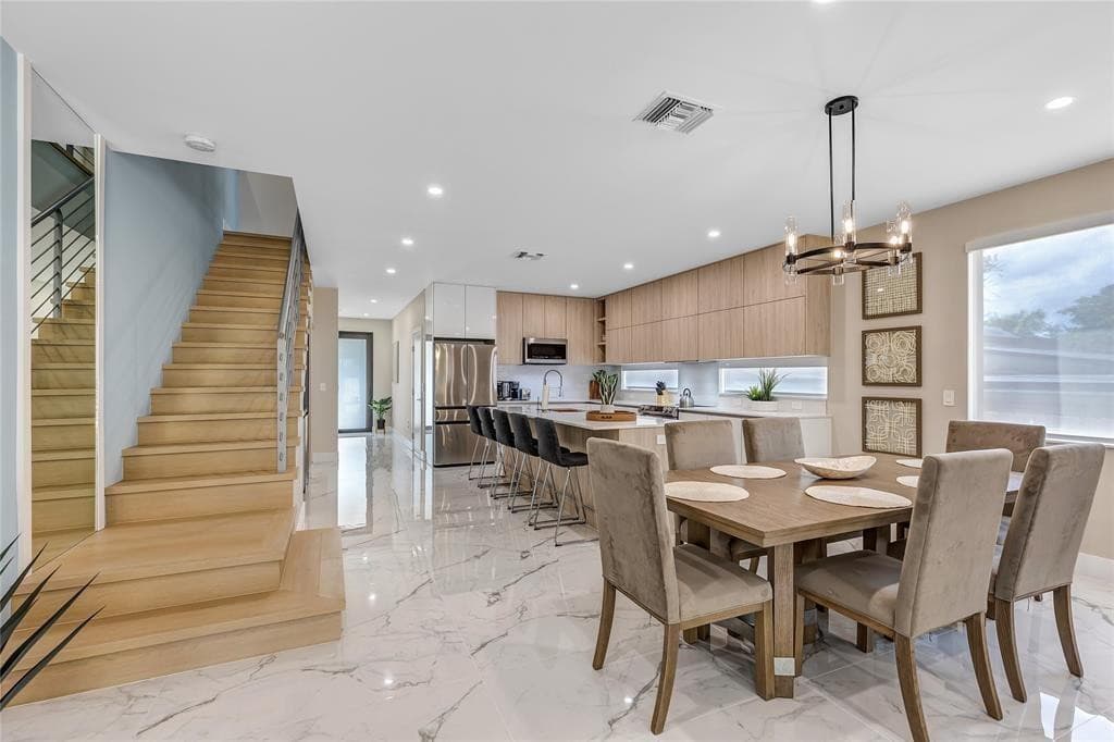 811 SW 10th Terrace, Fort Lauderdale, FL 33315 — photo 13 of 41