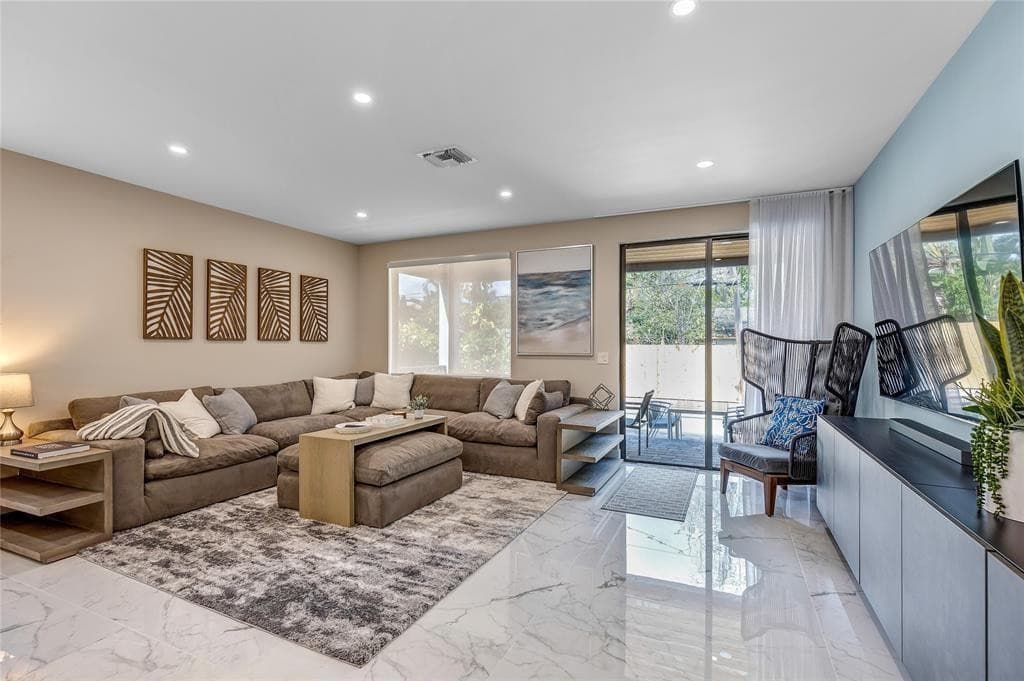 811 SW 10th Terrace, Fort Lauderdale, FL 33315 — photo 14 of 41
