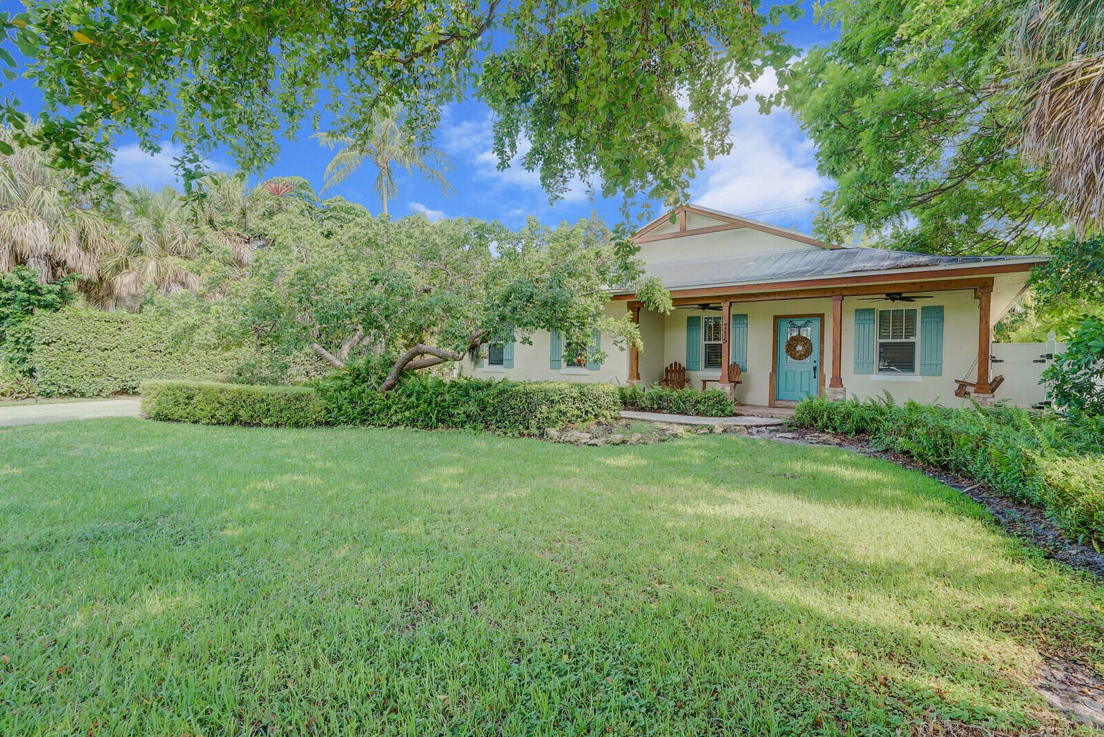 715 SW 25th Place, Boynton Beach, FL 33435 — photo 1 of 32