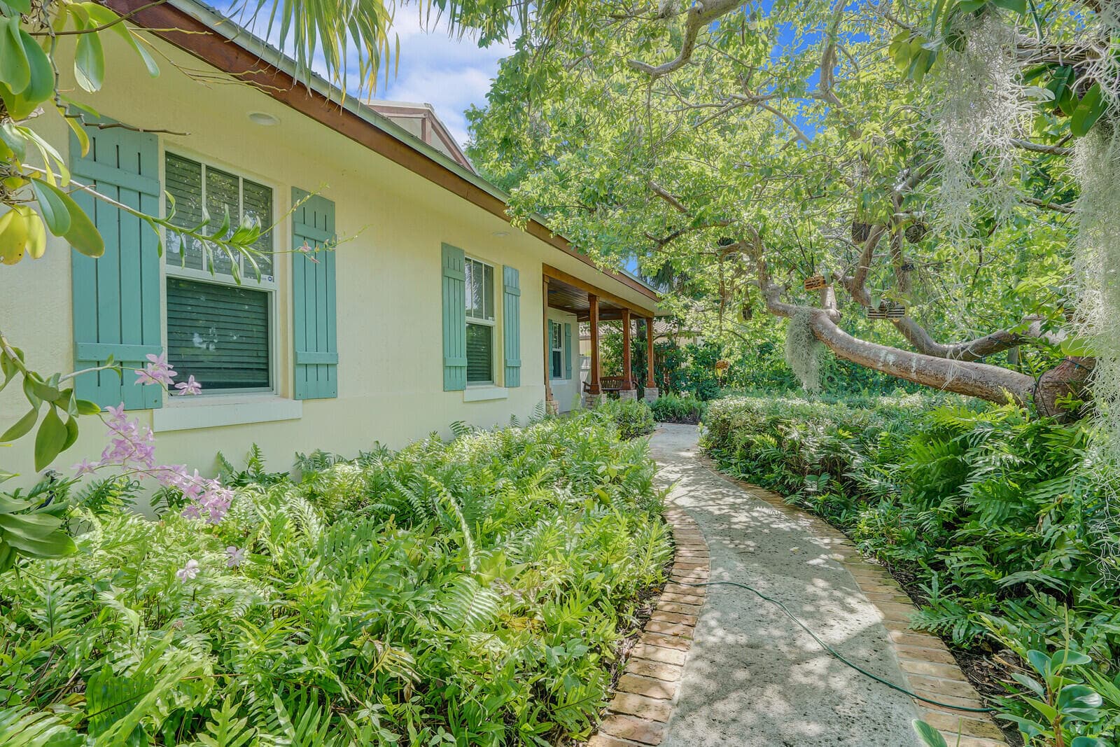 715 SW 25th Place, Boynton Beach, FL 33435 — photo 2 of 32