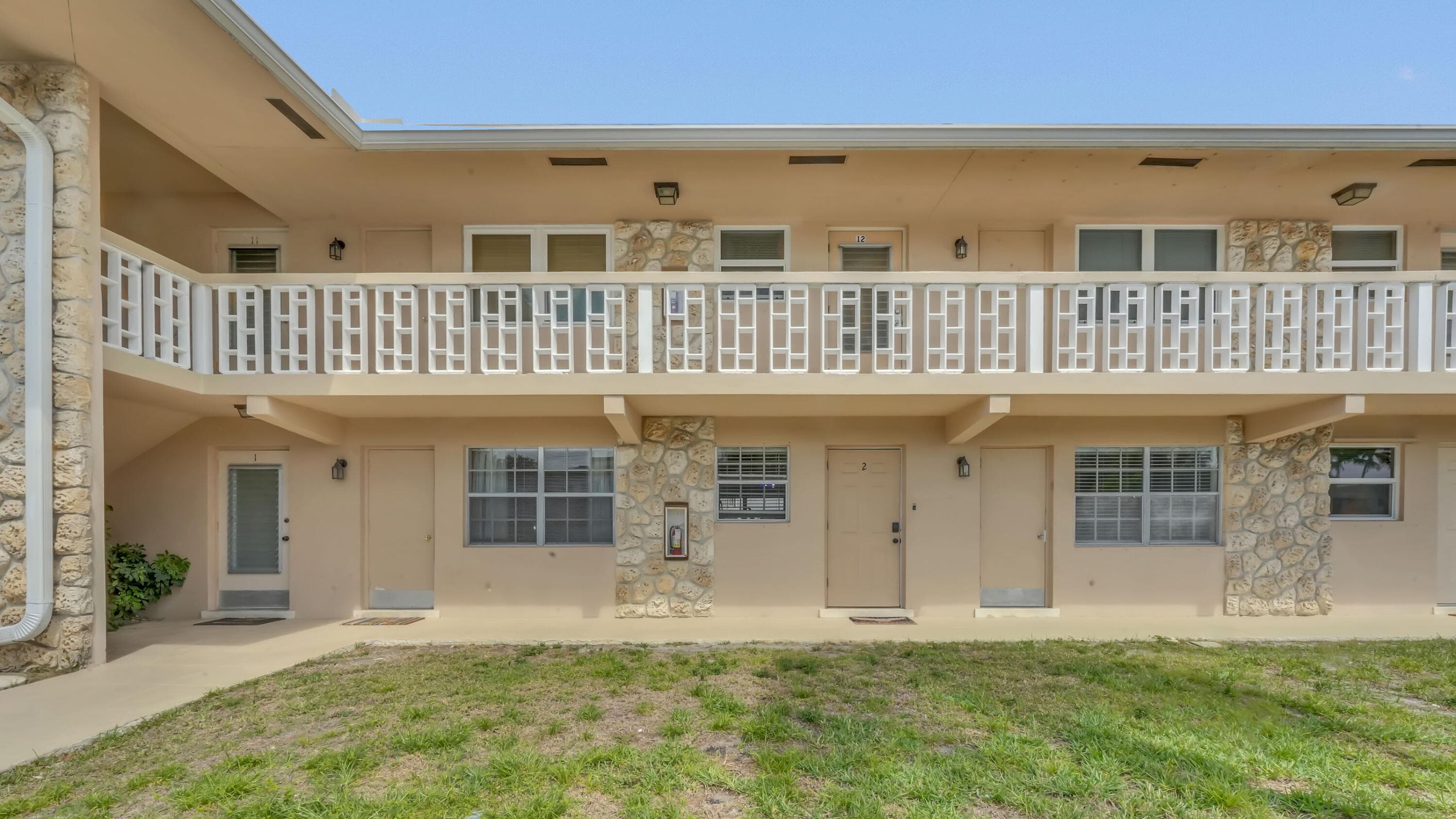 298 SE 6th Avenue 2, Pompano Beach, FL 33060 — photo 1 of 30