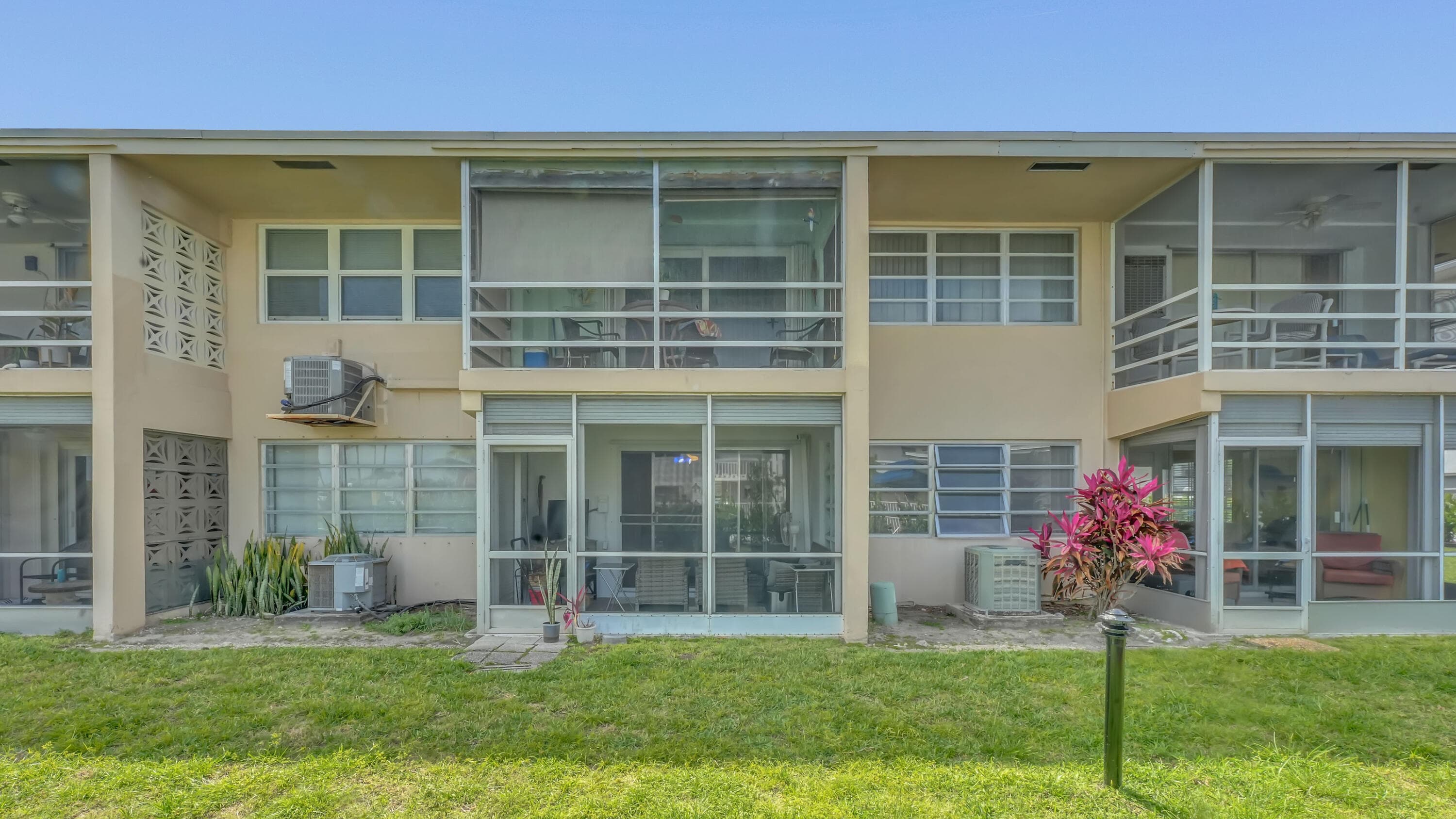 298 SE 6th Avenue 2, Pompano Beach, FL 33060 — photo 4 of 30