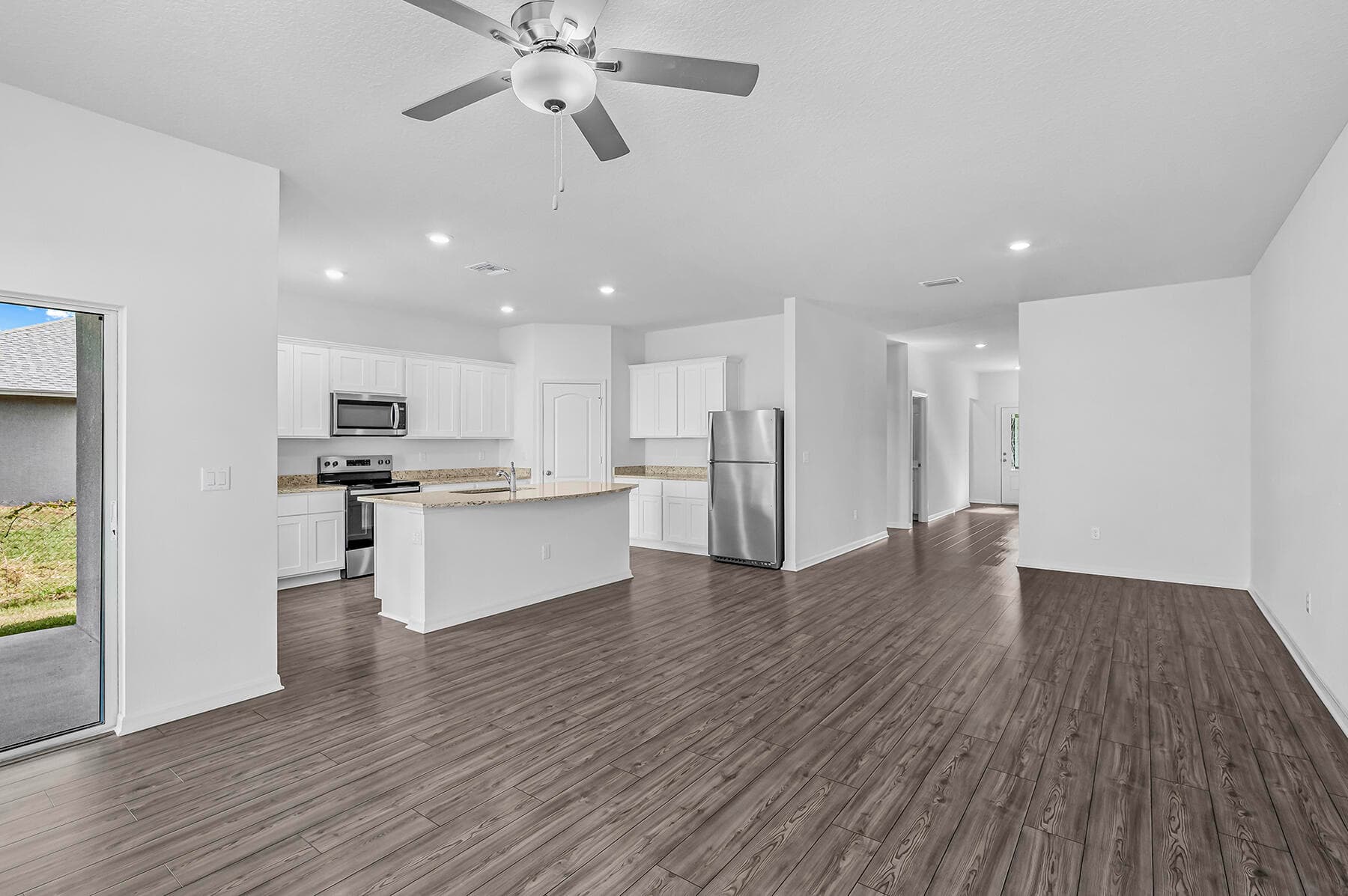 8585 101st Avenue, Vero Beach, FL 32967 — photo 4 of 18