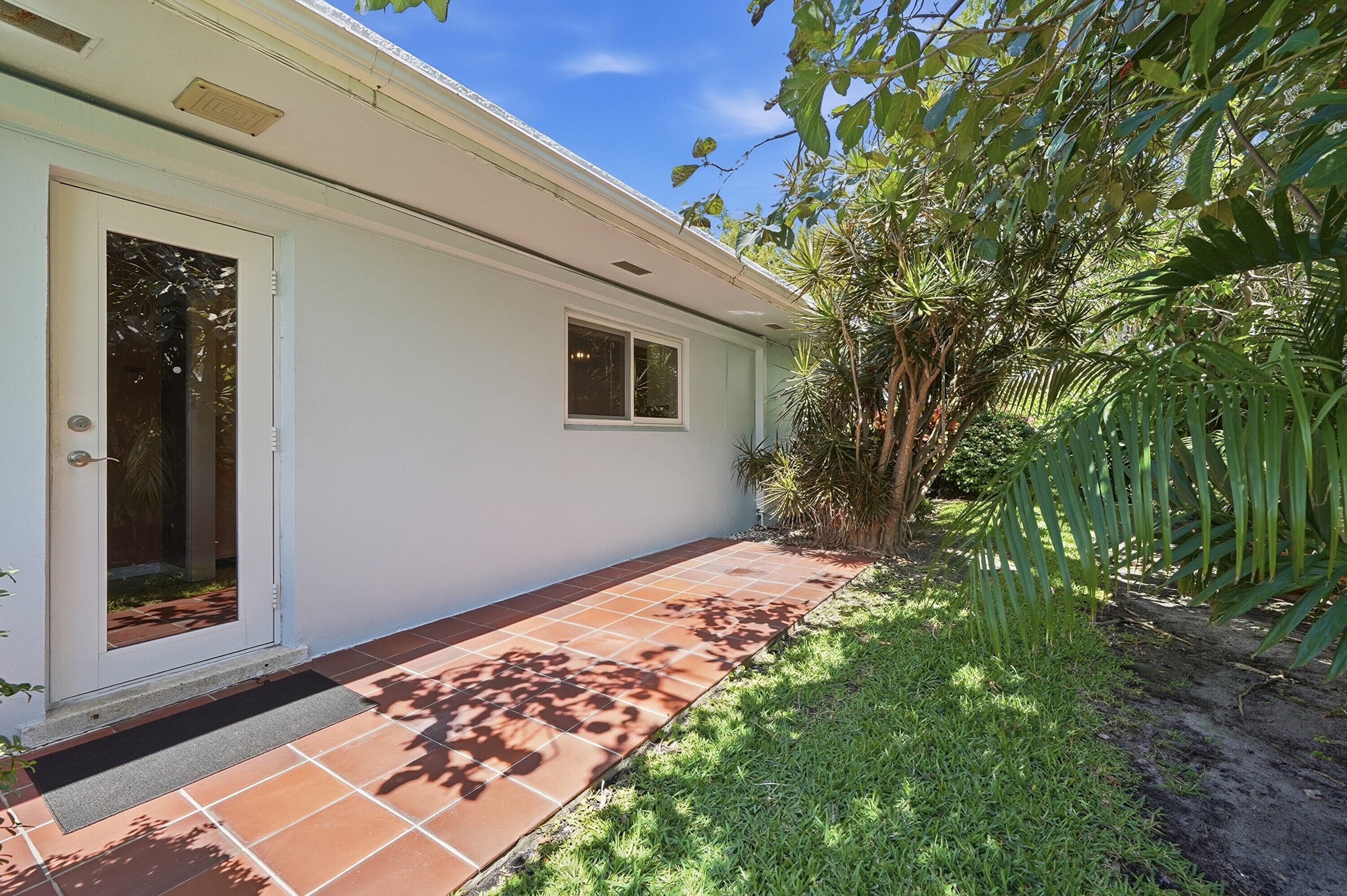 1431 S Ocean Boulevard Unit 28, Lauderdale-By-The-Sea, FL 33062 — photo 37 of 63