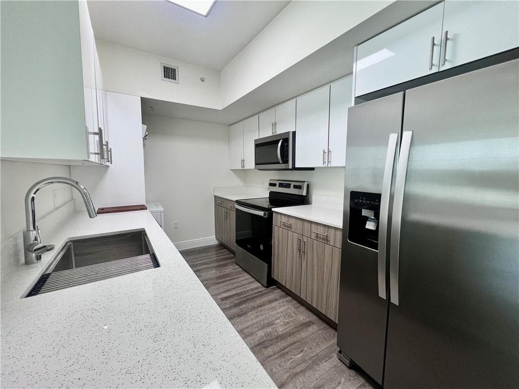 110 SW 12 Street 907, Miami, FL 33130 — photo 1 of 18