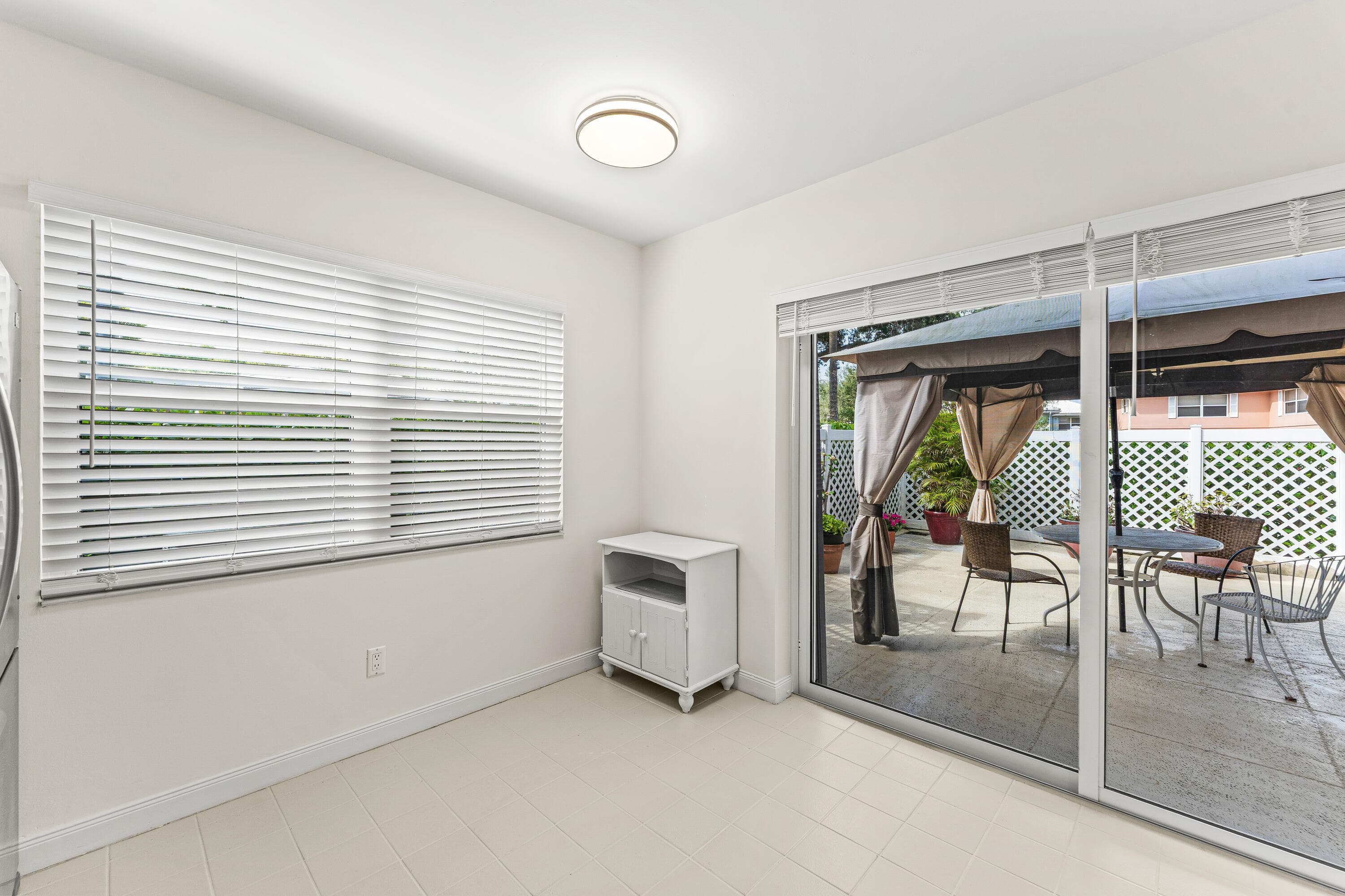 3136 Kingston Court, West Palm Beach, FL 33409 — photo 14 of 32